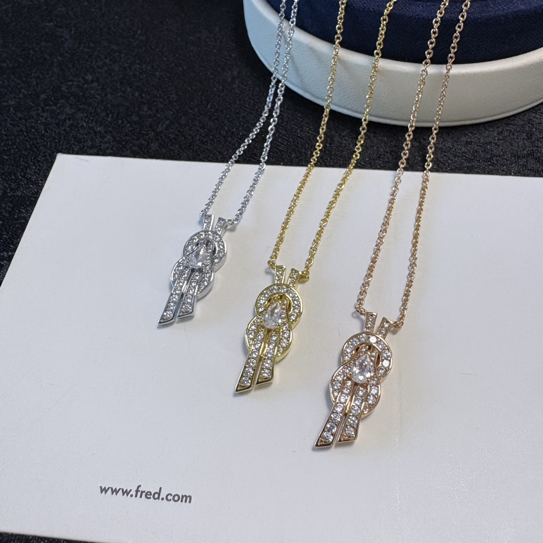 Fred 新品发布 火爆 Fred斐登满钻、半钻、无钻小马蹄8字扣中性款高品质项链
