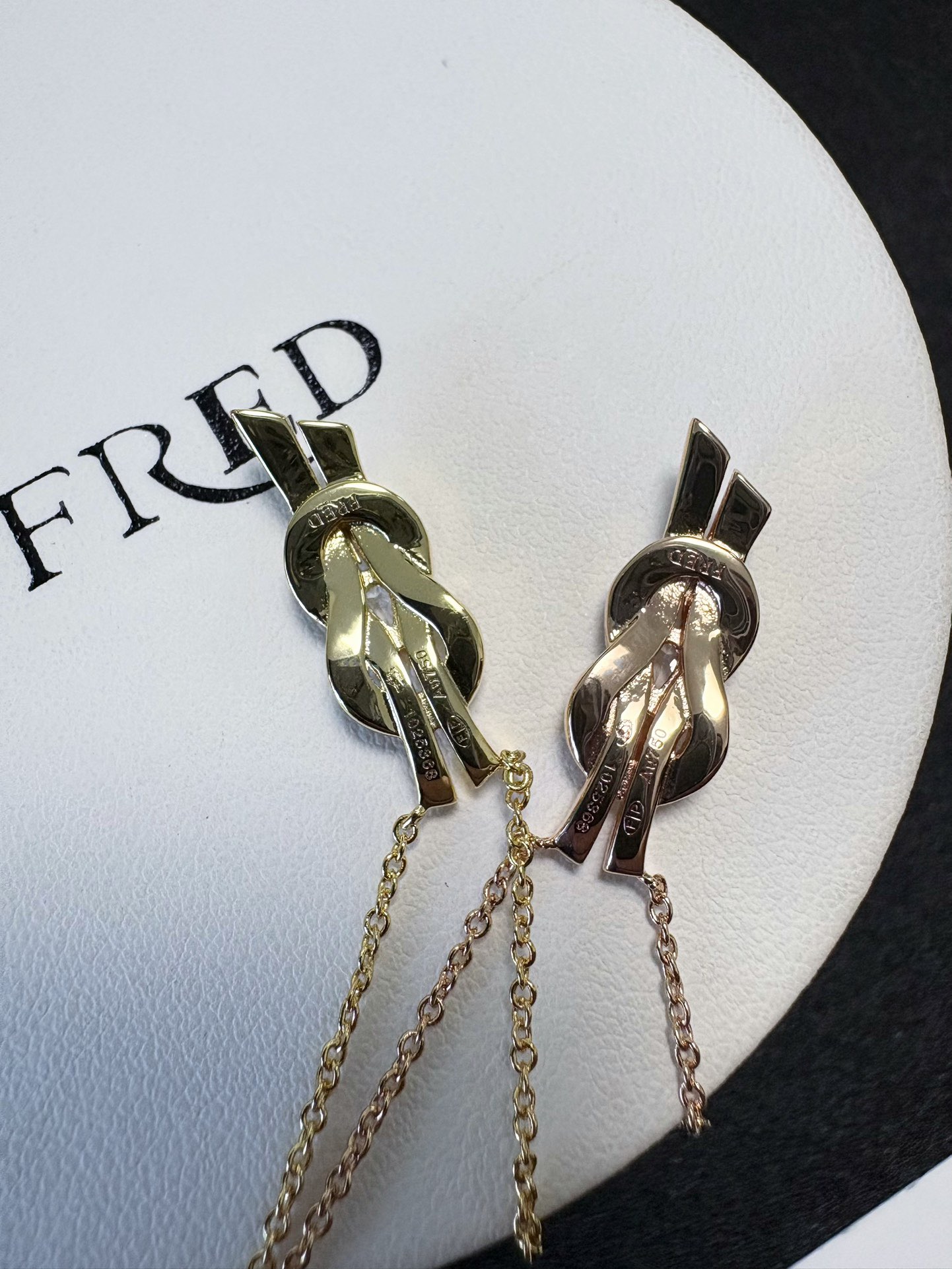 Fred 新品发布 火爆 Fred斐登满钻、半钻、无钻小马蹄8字扣中性款高品质项链