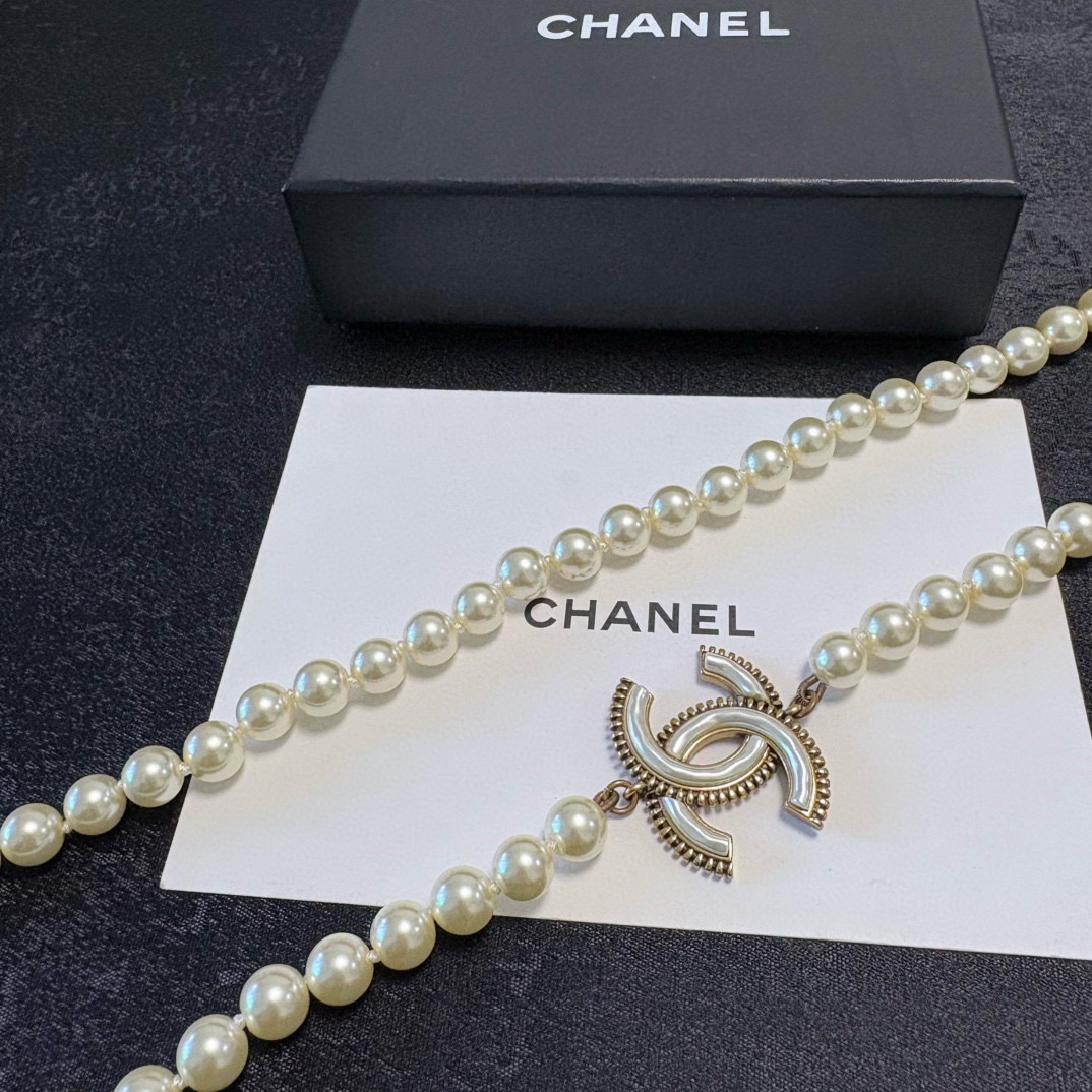 Chanel 香奈儿Chanel双c进口珍珠系列 毛衣链项链 单品 叠戴 超个性 百搭款特别特别赞