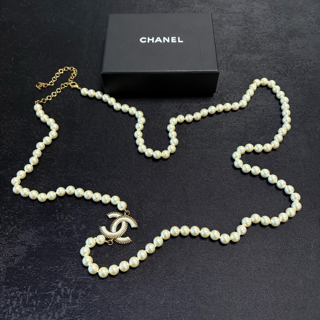 Chanel 香奈儿Chanel双c进口珍珠系列 毛衣链项链 单品 叠戴 超个性 百搭款特别特别赞