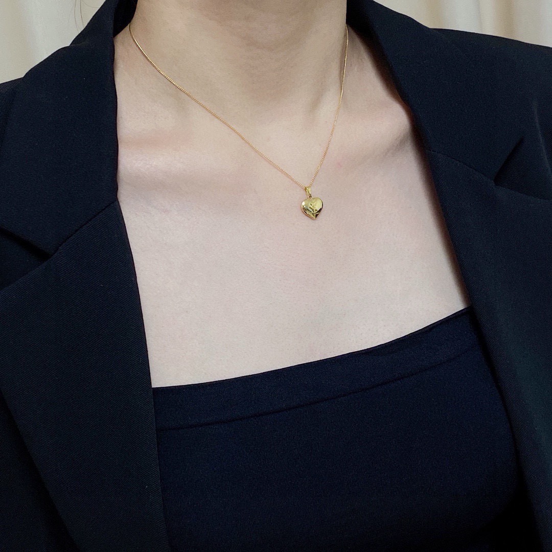 NO:767155,The latest YSL Saint Laurent letter love thin necklace is made of original 14K stainless steel and color-protected material. Yves Saint Laurent was founded in 1961. The elegant, abstract, bold and unique design style makes it one of the famous brands in the luxury fashion industry. Leading the exquisite, fashionable and novel French fashion style. High quality, fine jewelry, saint laurent, saint laurent, saint laurent, necklace19860909最新款YSL 圣罗兰字母爱心细项链原装14K精钢保色材质 Yves Saint Laurent 创立于1961年 优雅抽象大胆别致的设计风格使它成为奢华时尚界著名的品牌之一.引领精致、时尚、新颖的法国时尚风格.高品质,饰品精品,saint laurent,saint laurent,saint laurent,necklace,Jewelry
