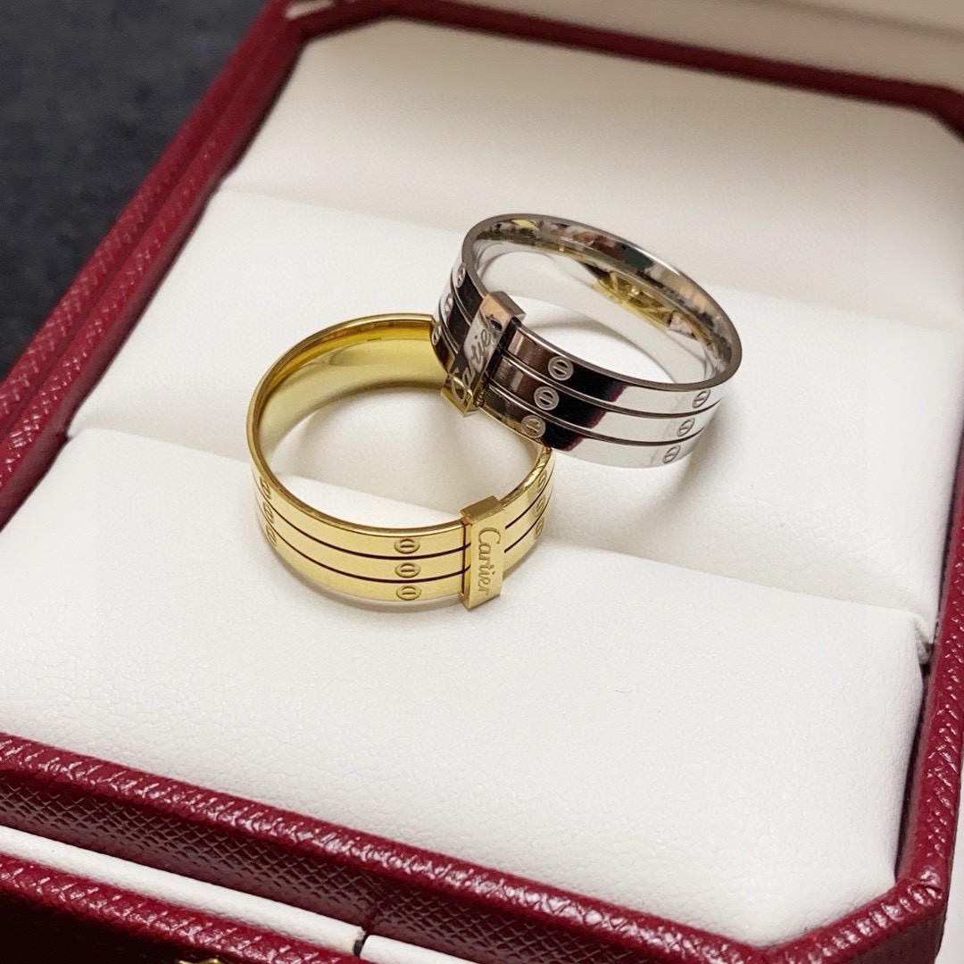 NO:767103,Cartier stainless steel 14K color-preserving series style ring!  A must-have item for summer that you can’t help but want to praise as soon as you wear it. It has a simple design, is super delicate and looks white, I just love it!  It can also be stacked with other styles, super versatile ~ sizes 6, 7 and 8, fine jewelry, cartier, cartier, ring19860909卡地亚Cartier精钢14Ｋ保色系列造型戒指！夏天必备款一戴就忍不住想夸的一款,简约的设计,超精致又显手白,简直爱了！又可以跟其他款式叠搭一起,超级百搭～码数6码和7码和8码,饰品精品,cartier,cartier,ring,Jewelry