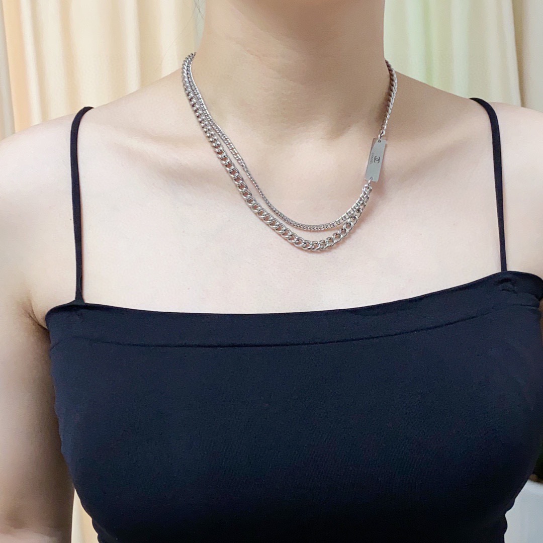 NO:767182,Xiaohongshu recommends the new Chanel Chanel letter double C, fashionable Korean style personalized double chain stacking tag necklace, with logo, classic and hot style, big brand Xiang Nai Nai, this brand is absolutely known among fashionable women, and everyone knows its classics and time.19860909小红书推荐新款香奈儿Chanel字母双C时尚韩版个性双层链条叠戴吊牌项链,带Logo经典火热爆款来袭大牌香奶奶这个品牌在时尚女性当中绝对无所不知都知道它的经典与岁月逢出货必火的一个知名品牌同步专柜正品开模独家高端品质超好卖超抢手,饰品精品,chanel,chanel,necklace,Jewelry