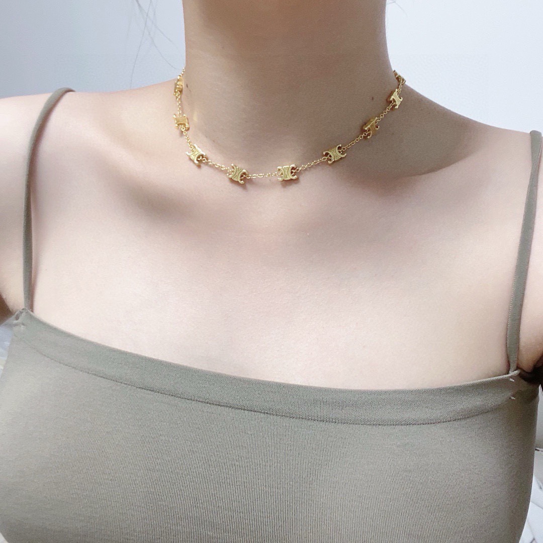 NO:767197,The popular Celine Arc de Triomphe necklace is matched with the Arc de Triomphe pattern, and the shiny chain with cutting technology is sparkling and color-preserving. The material is engraved with hollow patterns!  Super chic, simple and versatile, literary and artistic personality, bringing you a fashionable experience. Recommended for cracking the wall!  A very easy-to-match, very casual one. You can match it with anything. Fine jewelry, celine, celine, necklace.19860909爆款Celine赛琳凯旋门项链搭配凯旋门图案,切割工艺亮面链条闪闪发光保色材质雕刻镂空图案！超炸Chic感 ,简洁百搭、文艺个性,带给你时髦体验 墙裂推荐！超级好搭配的一款非常休闲的一款 随意搭配都可以,饰品精品,celine,celine,necklace,Jewelry