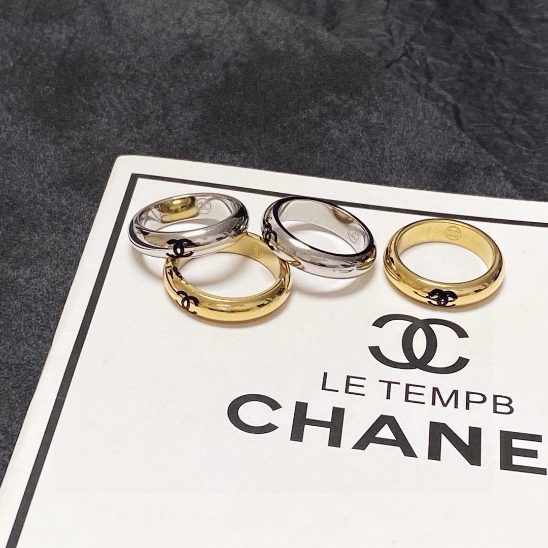 NO:767372,Xiaoxiangfeng Chanel glossy fashion series styling ring!  A must-have item for summer that you can’t help but want to praise as soon as you wear it. It has a simple design, is super delicate and looks white, I just love it!  It can also be stacked with other styles, super versatile ~ sizes 6-7-8, fine jewelry, chanel, ring19860909小香风Chanel亮面时尚系列造型戒指！夏天必备款一戴就忍不住想夸的一款,简约的设计,超精致又显手白,简直爱了！又可以跟其他款式叠搭一起,超级百搭～码数6-7-8码,饰品精品,chanel,ring,Jewelry