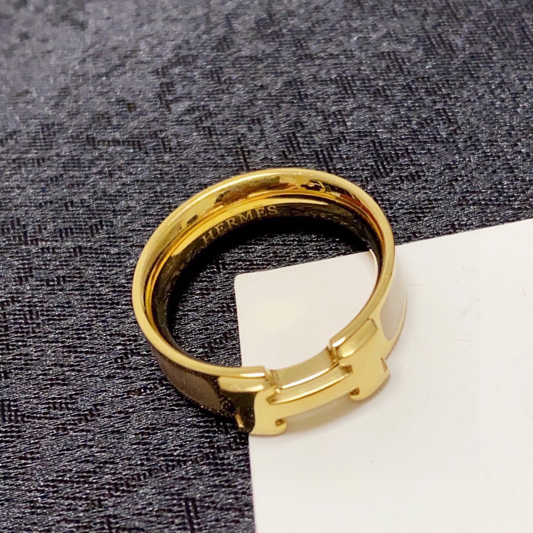 Anillo Hermes Clic H de metal dorado con esmalte color crema 7