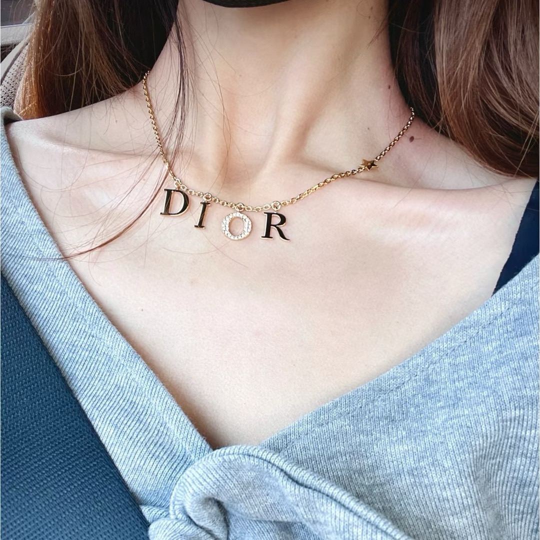 NO:818878,Dior tassel letter diamond necklace Xiaohongshu recommends that the pendant texture is matched with the letter logo, micro-embellished embellishment, elegant temperament, high-end design for ladies and fairies, a must-have item for summer, jewelry boutique, dior, dior, necklace19860909迪奥Dior流苏字母镶钻项链 小红书推荐吊坠质感以字母标志搭配 微镶点缀 气质优雅 名媛仙女的高档次设计夏天搭配必备单品,饰品精品,dior,dior,necklace,Jewelry