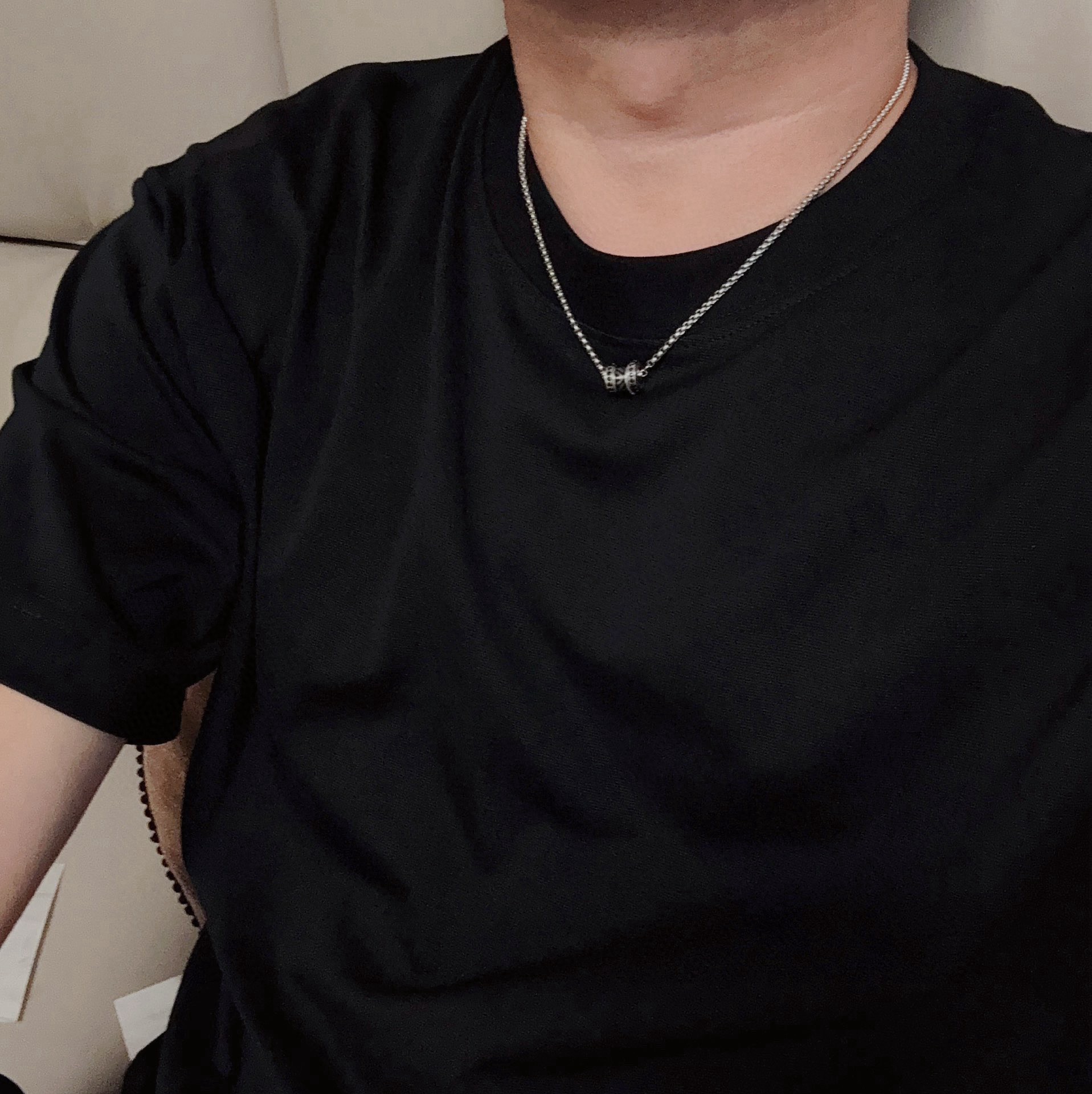 NO:818506,Armani Armani's new multi-piece pendant necklace really appeals to my aesthetics. It is not the kind that is very gentle and mature, but the kind that looks very refined, very fashionable, very high-end. It has Armani's Iogo in black and white. I love it. It is a very special unisex couple model for men and women, jewelry boutique, armani, armani, necklace19860909阿玛尼Armani新品多件吊坠项链真的挑到我的审美上了,不是那种很温柔,很成熟的是那种一看上去显的人很精致,很时尚,很高档而且黑色跟白色上面都有阿玛尼的Iogo爱了非常特别的一款男女中性情侣款,饰品精品,armani,armani,necklace,Jewelry
