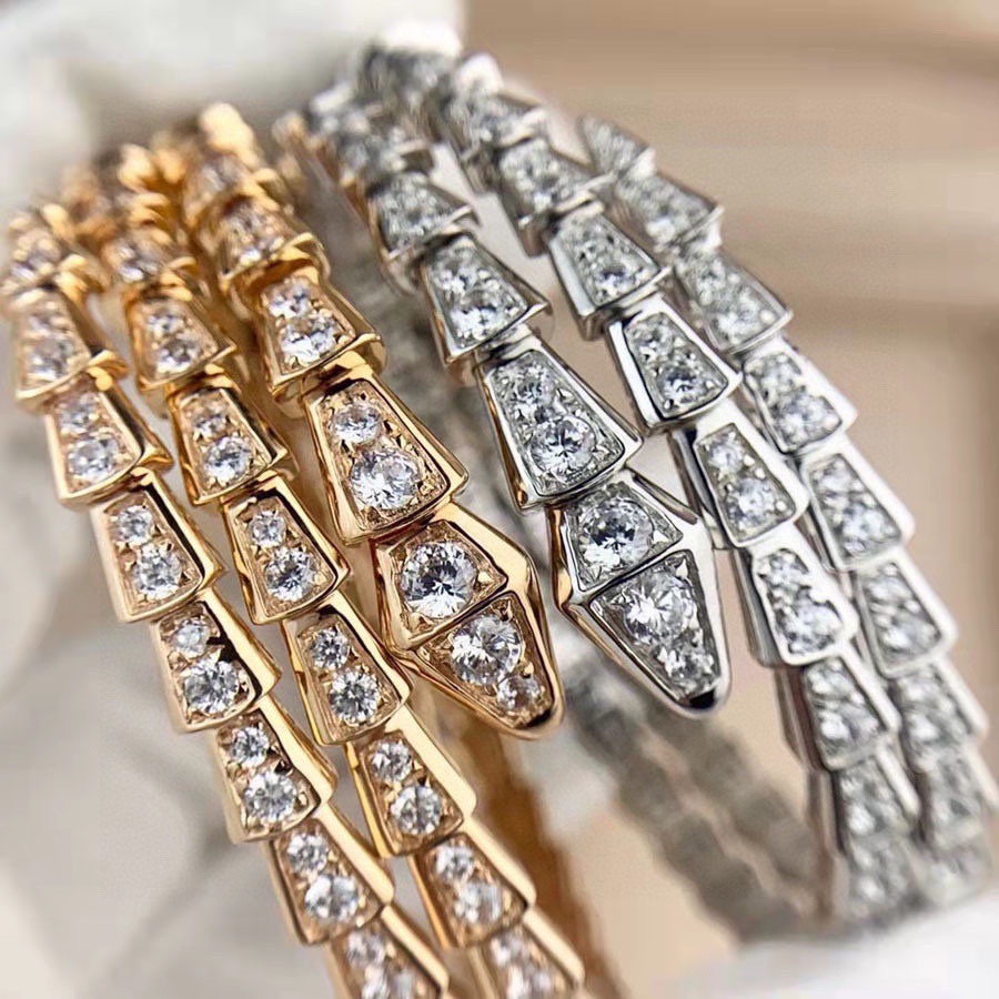 NO:818501,Strength is planted, BVLGARI’s new double-circle Serpenti snake bracelet, as we can see with the naked eye!  It is exaggerated, fashionable and beautiful. The Serpnti series of snake bracelets are extremely exquisite. Every diamond and every joint are exquisite and perfect. They are as beautiful as a work of art and are a temptation that no woman can resist..., jewelry boutique, bottega veneta, bvlgari, bvlgari, bracelet19860909实力种草,宝格丽BVLGARI 双圈新款Serpenti蛇手镯,如我们肉眼所见！就是又浮夸 又时尚 又好看.Serpnti 系列蛇手镯精致无比,每一颗钻 每一段骨节都精细到完美 美的像一件艺术品 是任何女人都无法抗拒的诱惑 …,饰品精品,bottega veneta,bvlgari,bvlgari,bracelet,Jewelry