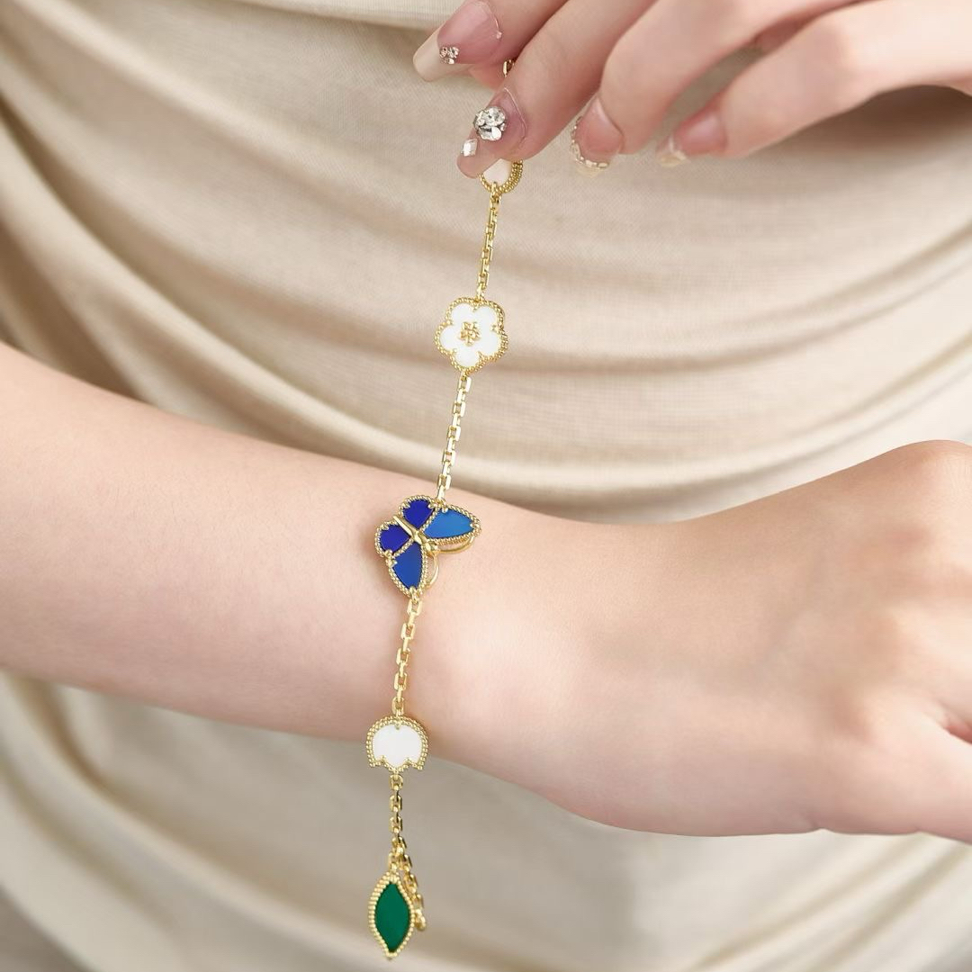 NO:818583,New product launched, popular four-leaf clover vca Van Cleef & Arpels butterfly Lucky Spring series yellow gold lapis lazuli white mother-of-pearl five-flower bracelet (rose gold, gold, silver), jewelry boutique, van cleef, bracelet19860909新品上市爆款四叶草vca 梵克雅宝 蝴蝶Lucky Spring系列黄K金青金石白母贝五花手链（玫瑰金、金色、银色）,饰品精品,van cleef,bracelet,Jewelry