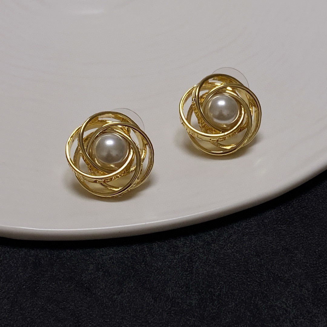 NO:818564,Xiaoxiang Chanel internet celebrity same style, highest purchasing level, small earrings, original brass, 925 sterling silver needle, top original order quality, highest purchasing level, internet celebrity, small public, fashionable people must have, fine jewelry, chanel, pure silver19860909小香 Chanel 网红 同款 最高代购级别 小耳钉 原版黄铜 925纯银 针 顶级原单品质、最高代购级别网红小公举时尚人士必须拥有,饰品精品,chanel,pure silver,Jewelry
