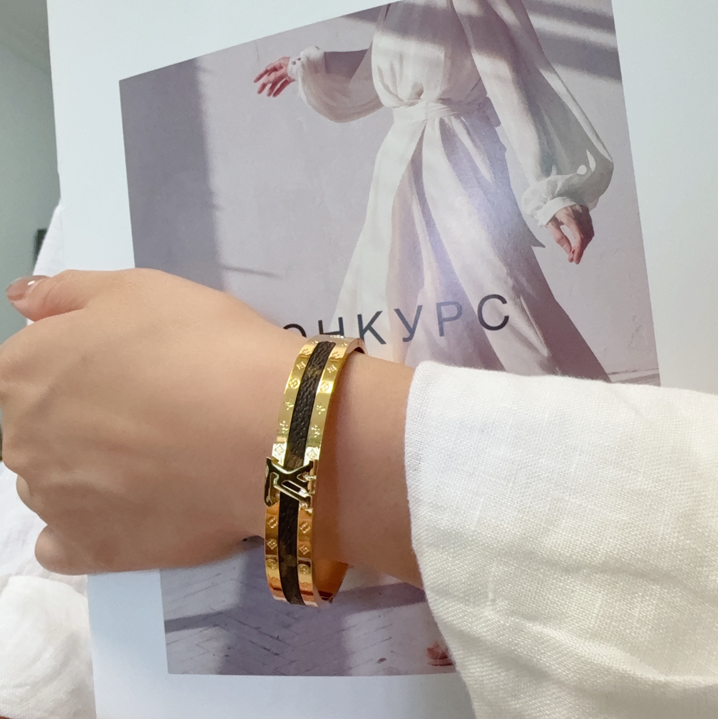 NO:818672,New product, original item, LV printed leather bracelet Louis Vuitton, same material at counters, popular model shipped, unique design, retro and avant-garde. 14K Seiko color-protected version of the bracelet has been loved by MM since its launch. Every color has its own unique brilliance!  The effect is very nice!  The tiniest one!  It is more durable than ordinary models and shows a fairer complexion, fine jewelry, louis vuitton, louis vuitton, louis vuitton, bracelet19860909新品 原单货 LV印花皮革手镯Louis Vuitton 路易威登 专柜一致材质 火爆款出货 设计独特 复古前卫.手镯14K精工保色版 从上市以来一直深受MM喜爱每一种颜色都有它独一无二的光彩！上手效果非常好看！最细小的一款！比普通款更耐看显肤色白皙,饰品精品,louis vuitton,louis vuitton,louis vuitton,bracelet,Jewelry
