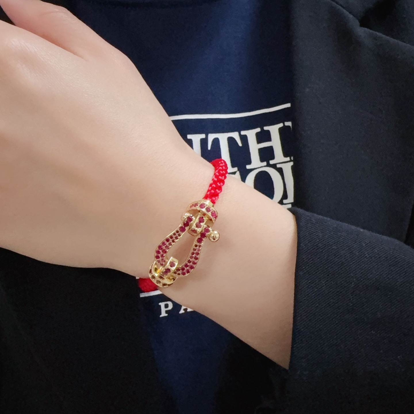 NO:818642,New product release: hot full diamond red diamond Fred Feiden silver, rose gold, gold buckle full diamond, half diamond, non-diamond horseshoe buckle unisex high quality fluorescent orange, Hermès orange, lemon yellow, light yellow nylon rope bracelet bracelet!  Big brand of red leather rope in the year of birth, fashionable and exquisite FORCE series bracelets, high-end customization ~ sub-gold micro-plating 18k gold craftsmanship, Seiko horseshoe buckle head bracelet!  The effect is very versatile. Internet celebrity expert. A must-have item for fashionistas. Rose gold, gold and silver buttons for men and women, two sizes 17/19cm, jewelry boutique, hermes, bracelet, bracelet, gold19860909新品发布火爆满钻红钻费雷德 Fred斐登银色、玫瑰金、金色扣头满钻、半钻、无钻马蹄扣中性款高品质荧光橙色、爱马仕橙色、柠檬黄、淡黄色尼龙绳手链手镯！本命年红皮绳大牌 时尚 精致FORCE 系列手链高端定制～亚金微电镀18k金工艺 精工马蹄扣头手镯！上手效果非常百搭 网红达人 时尚一族必备单品 玫瑰金、黄金、银色扣头男女情侣款两个码数17/19cm,饰品精品,hermes,bracelet,bracelet,gold,Jewelry