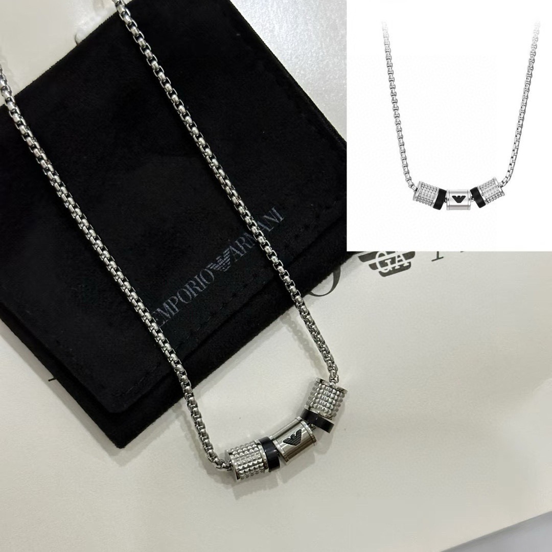 NO:818717,Armani Armani's new multi-piece pendant necklace really appeals to my aesthetics. It is not the kind that is very gentle and mature, but the kind that looks very refined, very fashionable, very high-end. It has Armani's Iogo in black and white. I love it. It is a very special unisex couple model for men and women, jewelry boutique, armani, armani, necklace19860909阿玛尼Armani新品多件吊坠项链真的挑到我的审美上了,不是那种很温柔,很成熟的是那种一看上去显的人很精致,很时尚,很高档而且黑色跟白色上面都有阿玛尼的Iogo爱了非常特别的一款男女中性情侣款,饰品精品,armani,armani,necklace,Jewelry