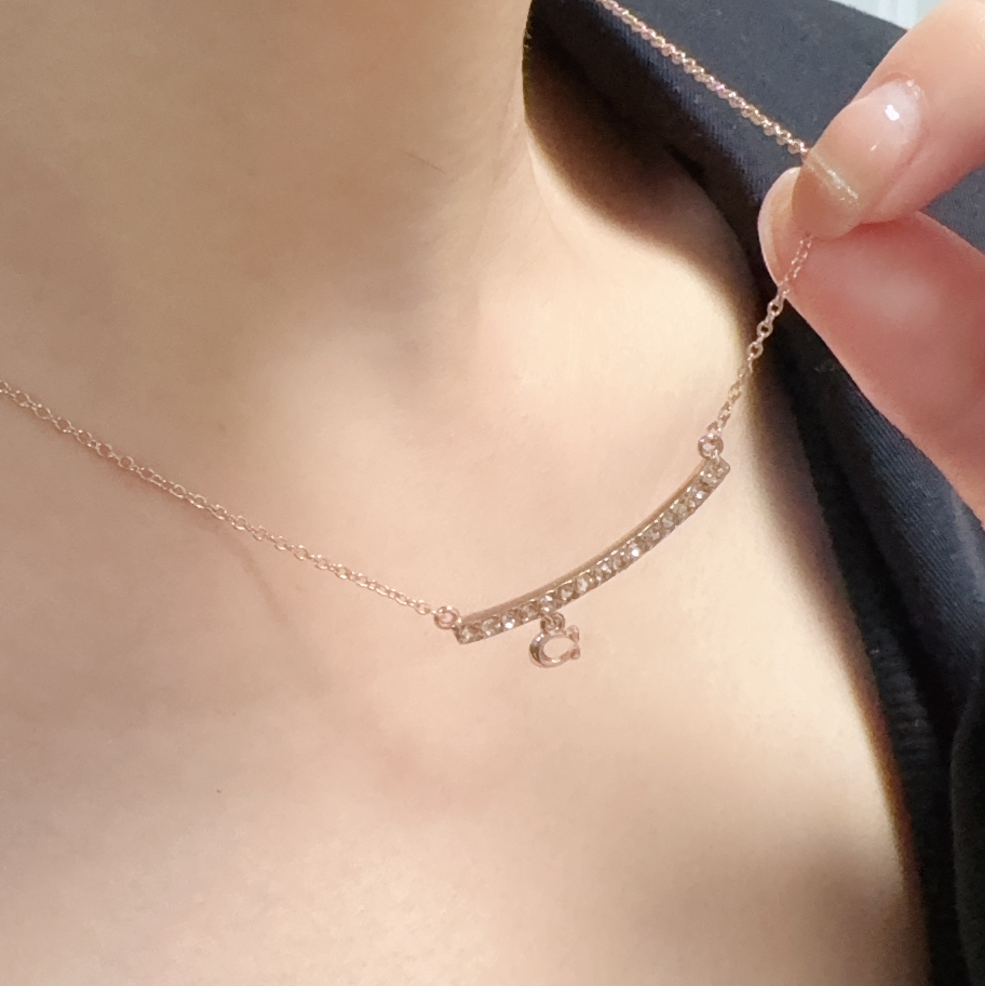NO:858069,COACH/小红书’s hot latest smiley face full of diamonds and horseshoe necklaces are more beautiful and personalized when stacked. The versatile style is particularly good. The overall details are very surprising and full of design. It not only brings out personal confidence and taste, the style is elegant and fashionable, highlighting the French elegance. The meticulous details make it more attractive to wear. Boutique jewelry, coach, coach, necklace19860909COACH/蔻驰小红书火爆最新款笑脸满钻马蹄项链叠戴更加好看超个性,百搭款特别特别赞,整体细节非常令人惊喜,设计感十足,不仅带出个人自信及品味,款式典雅而时尚,突显法式高雅气息,加上一丝不苟的细节,使得佩戴起来更具吸引力,饰品精品,coach,coach,necklace,Jewelry