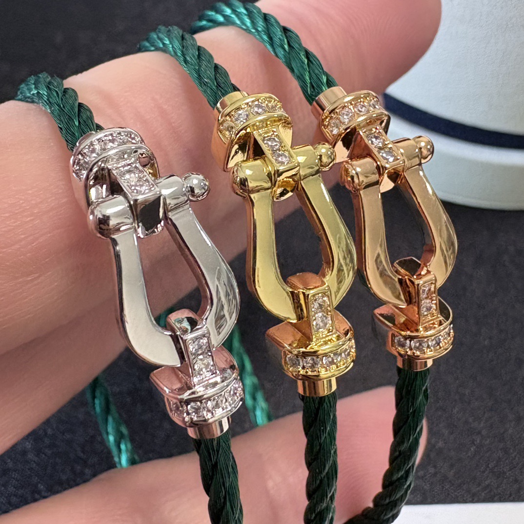NO:858162,Hot new product release Fred Feiden full diamond, half diamond, non-diamond horseshoe buckle unisex high quality soft emerald steel wire rope small bracelet bracelet!  Big brand of red leather rope in the year of birth, fashionable and exquisite FORCE series bracelets, high-end customization ~ sub-gold micro-plating 18k gold craftsmanship, Seiko horseshoe buckle head bracelet!  The effect is very versatile. Internet celebrity expert. A must-have item for fashionistas. Rose gold, gold and silver buckles for men and women, two sizes 17/19cm, fine jewelry, bracelet, bracelet, gold19860909新品发布火爆费雷德 Fred斐登满钻、半钻、无钻马蹄扣中性款高品质软祖母绿钢丝绳细绳小号手链手镯！本命年红皮绳大牌 时尚 精致FORCE 系列手链高端定制～亚金微电镀18k金工艺 精工马蹄扣头手镯！上手效果非常百搭 网红达人 时尚一族必备单品 玫瑰金、黄金、银色扣头男女情侣款两个码数17/19cm,饰品精品,bracelet,bracelet,gold,Jewelry