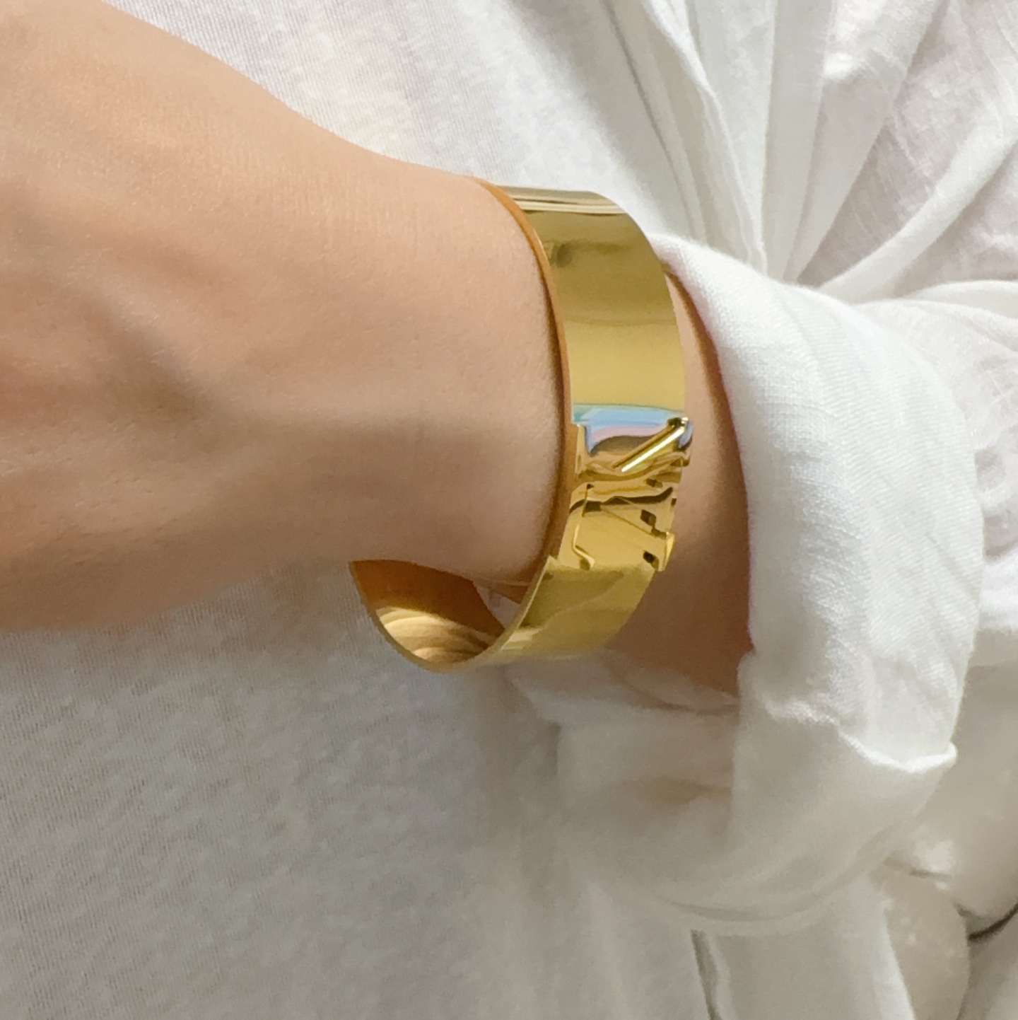 NO:859723,Xiaohongshu recommends the popular new LV letter gold and silver open bracelet, the new LVLouis Vuitton, Louis Vuitton, high-quality colorful bracelet, super heavy bling bling, the color matching is very good and high-end, the goddess has a high-end temperament, the stainless steel material is not allergic and does not fade. One-to-one exquisite craftsmanship, classic charm, high cost performance, must-have choice, jewelry boutique, louis vuitton, louis vuitton, louis vuitton, bracelet19860909小红书推荐爆款新款lv字母金银开口手镯新款LVLouis Vuitton 路易威登 高品质彩色手镯超重工bling bling,颜色搭配得非常好高级感 女神气质高端 精钢材质不过敏不褪色.一比一精美工艺,经典至极的魅物,性价比高 必备必入之选,饰品精品,louis vuitton,louis vuitton,louis vuitton,bracelet,Jewelry