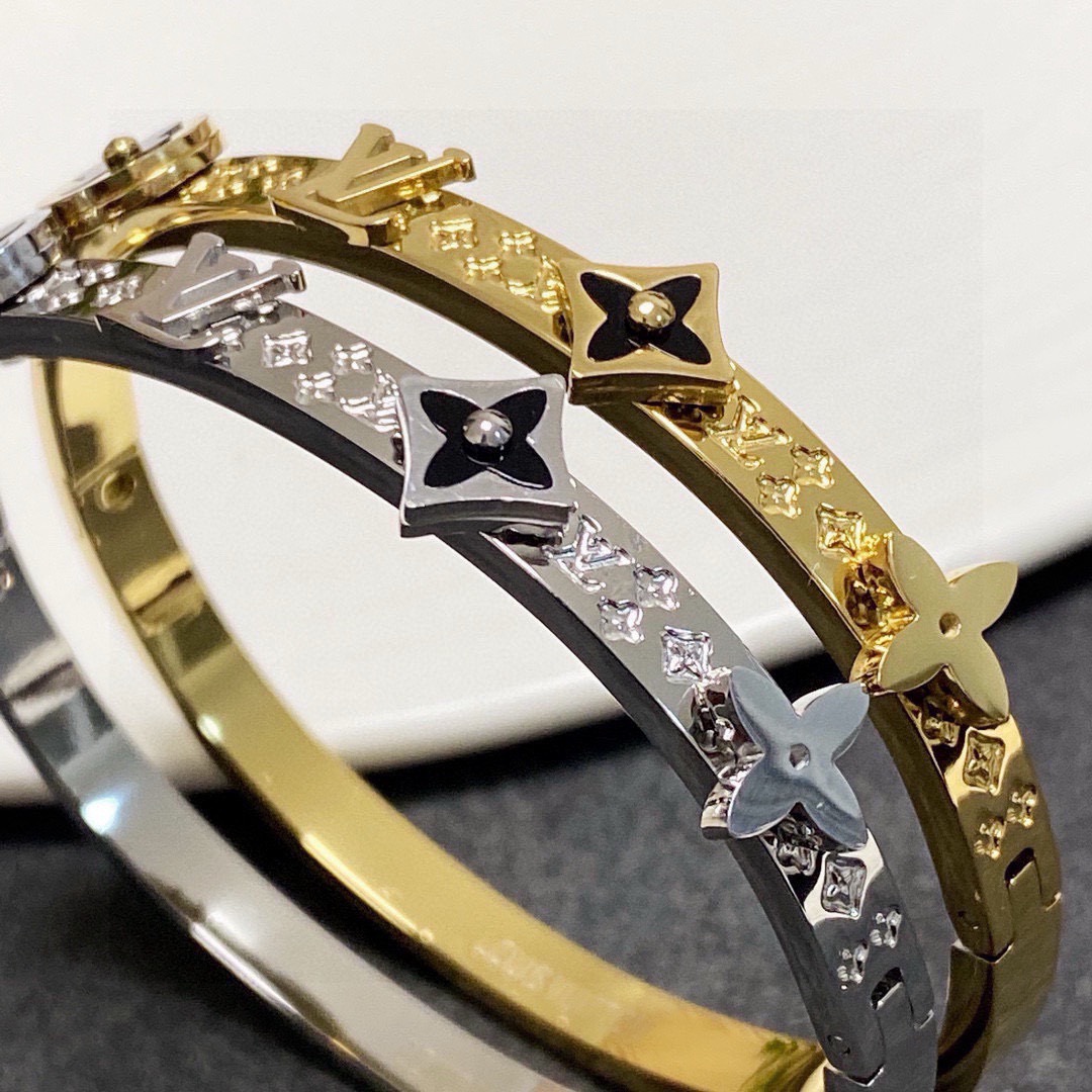 NO:861830,LV Louis Vuitton series new bracelet can be worn by men and women, unisex style!  Top craftsmanship, CNC cutting, imported engraving machine engraving, heavy craftsmanship, fried chicken texture, high-end texture, super good Lv bracelet, jewelry boutique, louis vuitton, louis vuitton, bracelet19860909LV路易威登系列新款手镯 男女可戴 中性款！顶级工艺 cnc切割 进口雕刻机雕刻 重工打造 炒鸡质感高档质感超级好的一款Lv手镯,饰品精品,louis vuitton,louis vuitton,bracelet,Jewelry