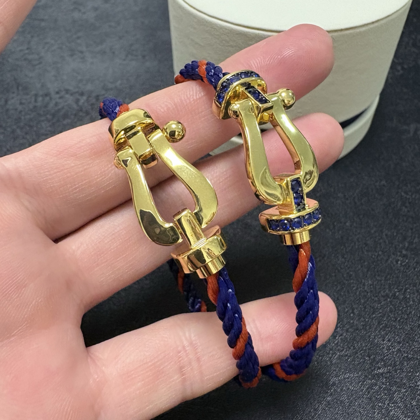 NO:861970,New Feiden Fred navy blue intertwined classic pottery red rope Fred Feiden silver, rose gold, gold buckle full diamond, half diamond, non-diamond horseshoe buckle unisex high quality fluorescent orange, Hermès orange, lemon yellow, light yellow nylon rope bracelet bracelet!  Big brand of red leather rope in the year of birth, fashionable and exquisite FORCE series bracelets, high-end customization ~ sub-gold micro-plating 18k gold craftsmanship, Seiko horseshoe buckle head bracelet!  The effect is very versatile. Internet celebrity expert. A must-have item for fashionistas. Rose gold, gold and silver buttons for men and women, two sizes 17/19cm, jewelry boutique, hermes, bracelet, bracelet, gold19860909新款斐登费雷德海军蓝交织经典陶红色绳子Fred斐登银色、玫瑰金、金色扣头满钻、半钻、无钻马蹄扣中性款高品质荧光橙色、爱马仕橙色、柠檬黄、淡黄色尼龙绳手链手镯！本命年红皮绳大牌 时尚 精致FORCE 系列手链高端定制～亚金微电镀18k金工艺 精工马蹄扣头手镯！上手效果非常百搭 网红达人 时尚一族必备单品 玫瑰金、黄金、银色扣头男女情侣款两个码数17/19cm,饰品精品,hermes,bracelet,bracelet,gold,Jewelry