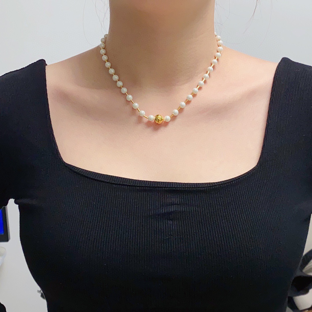 NO:864781,The niche Dongdaemun Korean version of the Ins-style pearl necklace. Xiaohongshu recommends the latest popular necklace. It is super personalized and versatile. The overall details are very surprising. The design is full of sense. It not only brings out personal confidence and taste, the style is elegant and fashionable, highlighting the French elegance. The meticulous details make it more attractive to wear. High-quality jewelry, necklace19860909小众东大门韩版Ins风珍珠项链 小红书推荐爆款最新款项链超个性,百搭款特别特别赞,整体细节非常令人惊喜,设计感十足,不仅带出个人自信及品味,款式典雅而时尚,突显法式高雅气息,加上一丝不苟的细节,使得佩戴起来更具吸引力,饰品精品,necklace,Jewelry