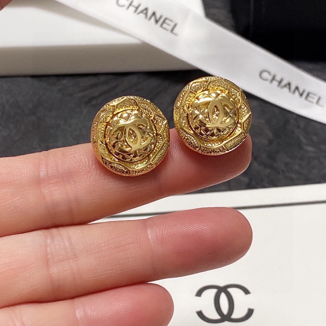 NO:880158,[Chanel Chanel] Second-hand earrings, new style, Xiaoxiang earrings, best-selling model, the highest version on the market!  Counter 1:1 style mold opening, counter original version, Chanel earrings are a must-have for goddesses, super slimming [love], fine jewelry, chanel, chanel, earrings19860909【Chanel香奈儿】中古耳钉 新款 小香耳环热销款 市面最高版本！专柜1:1款式开模 专柜原版、香奈儿耳钉女神必备 超级显脸瘦[爱心],饰品精品,chanel,chanel,earrings,Jewelry