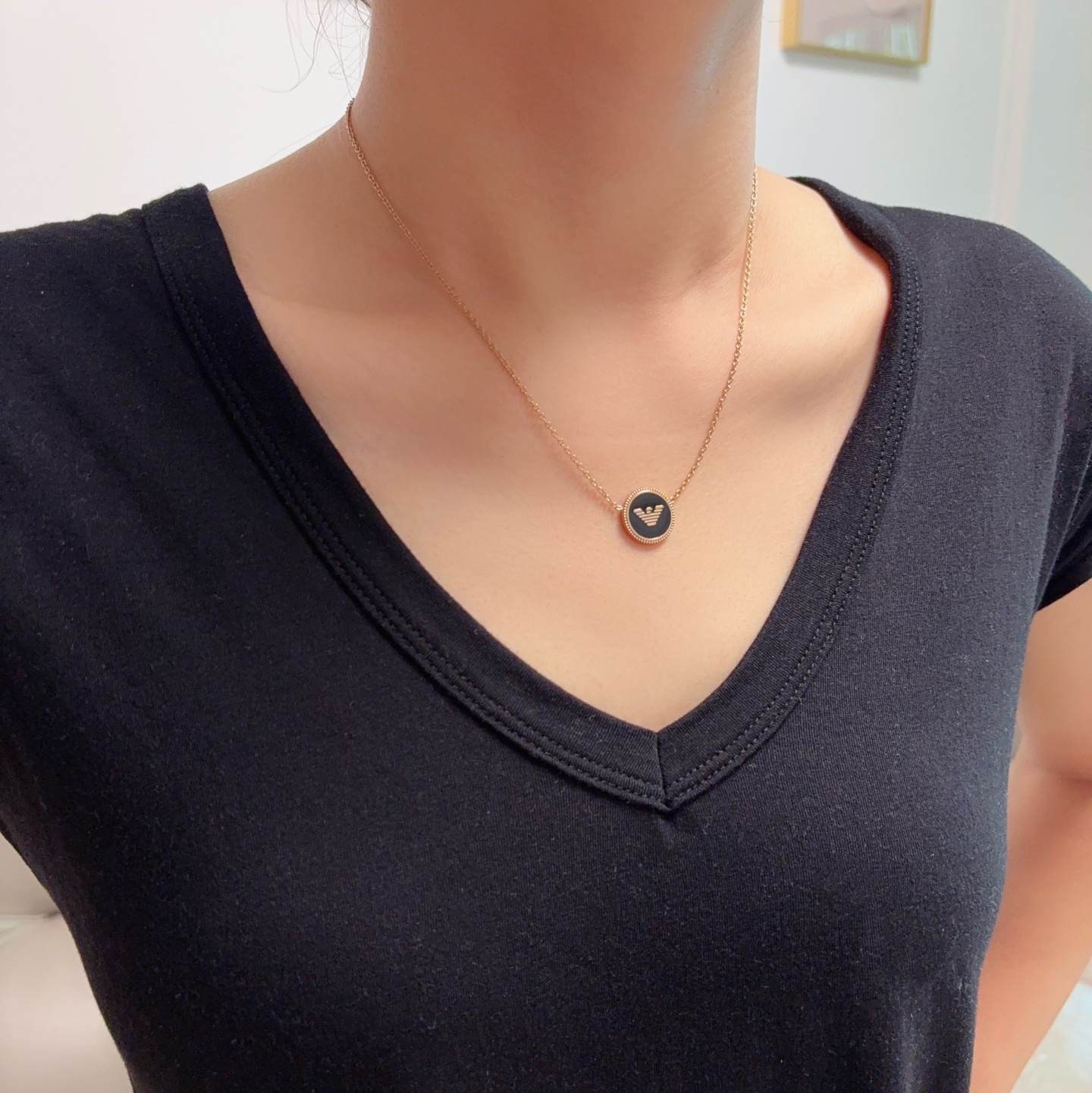 NO:896304,Armani's new pendant necklace really appeals to my aesthetics. It's not the kind that's very gentle and mature, but the kind that looks very refined, very fashionable, very high-end. It has Armani's Iogo on it in black and white. It's a very special one. Boutique jewelry, armani, armani, necklace19860909阿玛尼Armani新品吊坠项链真的挑到我的审美上了,不是那种很温柔,很成熟的是那种一看上去显的人很精致,很时尚,很高档而且黑色跟白色上面都有阿玛尼的Iogo爱了非常特别的一款,饰品精品,armani,armani,necklace,Jewelry