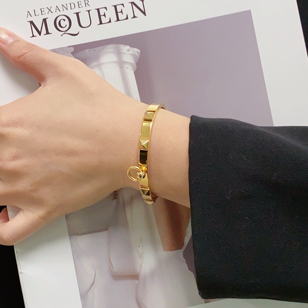 Cartier Clash de Cartier bracelet 18k yellow gold 18k rose gold 18k white gold no gemstones 17