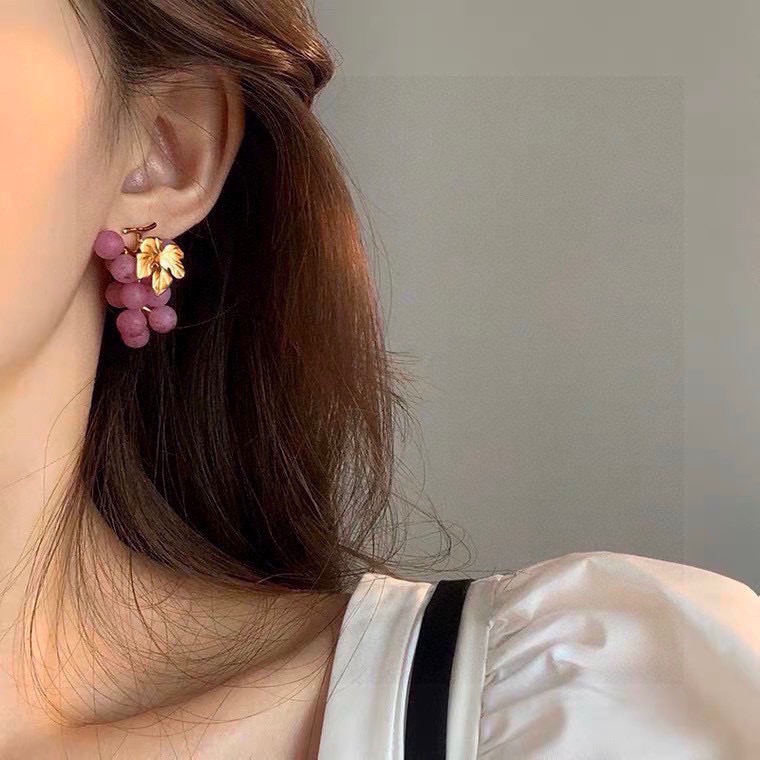 NO:923059,Wow!  The new super-large purple grape fruit earrings for girls. These earrings look so delicious and cute. The super-real fruit elements are even unique. Each one has a unique personality and texture. It is a must-have for vacation photos. It is a high-quality jewelry.19860909哇！新款超大颗紫葡萄少女心绝绝子水果耳饰这些耳饰看起来也太好吃了可可爱爱的超真实的水果元素什每一款都很独特有个性质感超鸡好度假拍照必备,饰品精品,Jewelry