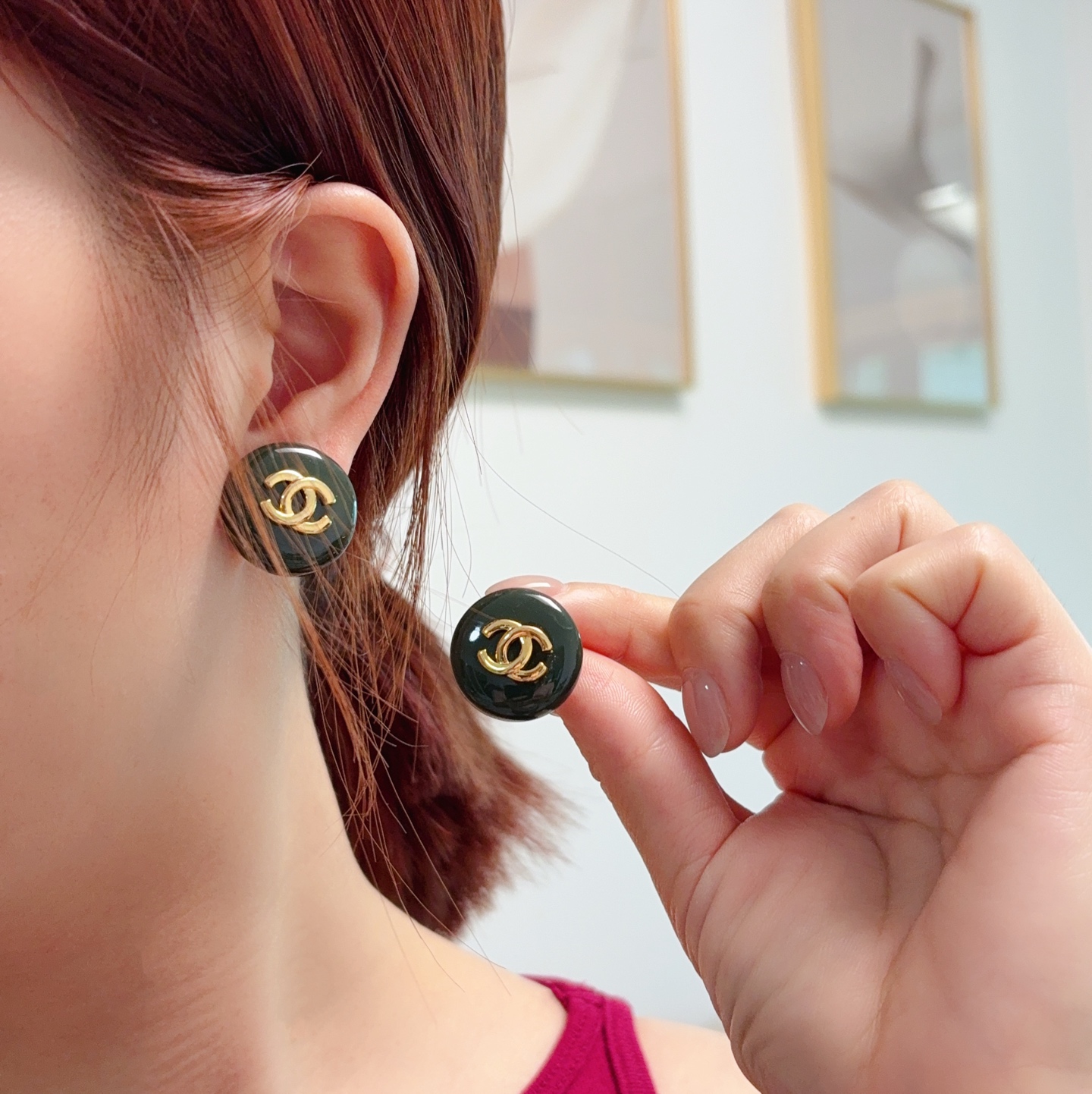NO:923028,The hottest new model [Chanel Chanel] is green and can be worn with matching earrings and can be switched back and forth at will. It is very casual and high-end. The highest version on the market!  Chanel earrings are a must-have for goddesses, super slimming, personalized and fashionable, daily essentials, ladylike temperament, noble ladylike temperament, simple and versatile earrings 9.25 silver needle, jewelry boutique, chanel, chanel, earrings19860909劲爆新款【Chanel香奈儿】绿色搭配搭配耳钉还可以前后随意切换佩戴非常休闲和高级感市面最高版本！香奈儿耳钉女神必备 超级显脸瘦 有个性时尚 日常必备 淑女气质 高贵名媛气质 简约大气百搭款耳环9.25银针,饰品精品,chanel,chanel,earrings,Jewelry