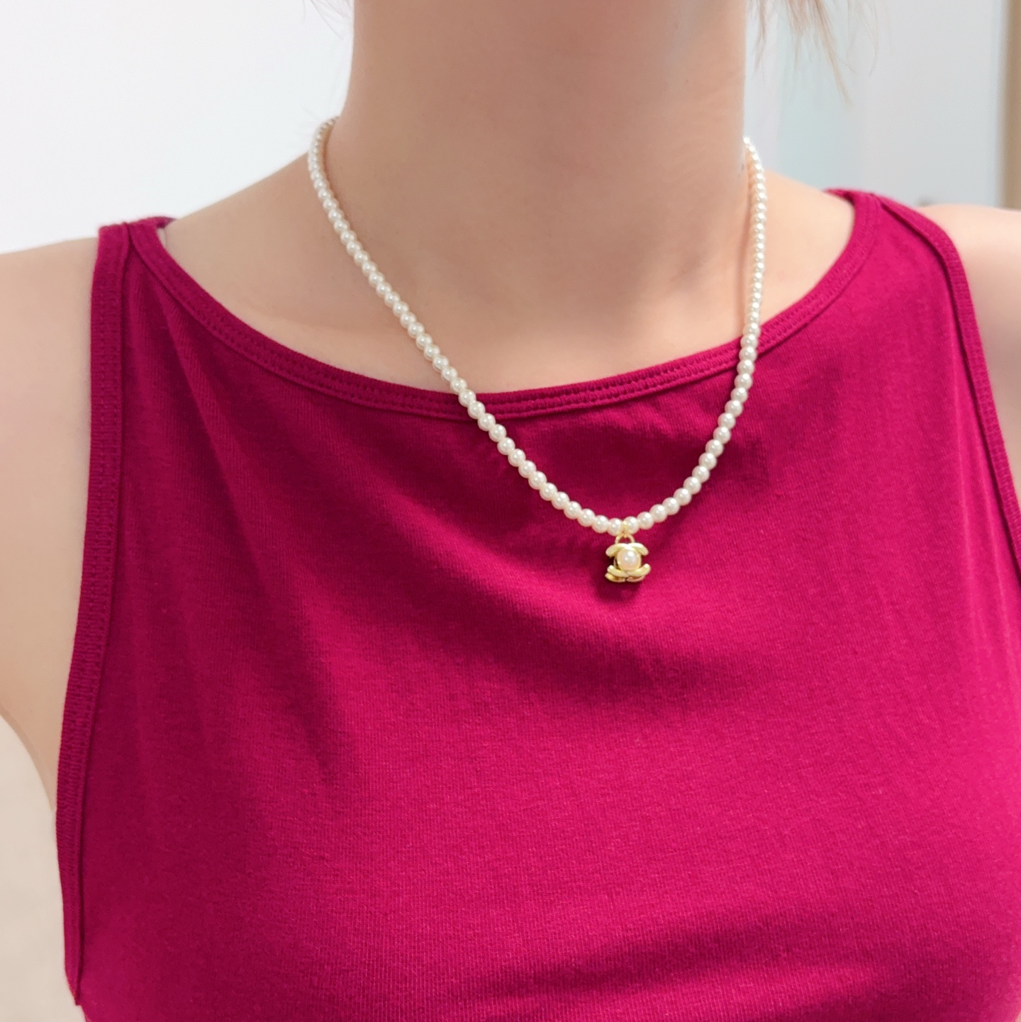 NO:923066,Xiaohongshu's hot new Chanel's latest double C pendant necklace is more beautiful and personalized when stacked. The versatile style is particularly amazing. The overall details are very surprising and full of design. It not only brings out personal confidence and taste, the style is elegant and fashionable, highlighting the French elegance. The meticulous details make it more attractive to wear. Boutique jewelry, chanel, chanel, necklace19860909小红书火爆新款香奈儿Chanel最新款双C吊坠项链叠戴更加好看超个性,百搭款特别特别赞,整体细节非常令人惊喜,设计感十足,不仅带出个人自信及品味,款式典雅而时尚,突显法式高雅气息,加上一丝不苟的细节,使得佩戴起来更具吸引力,饰品精品,chanel,chanel,necklace,Jewelry