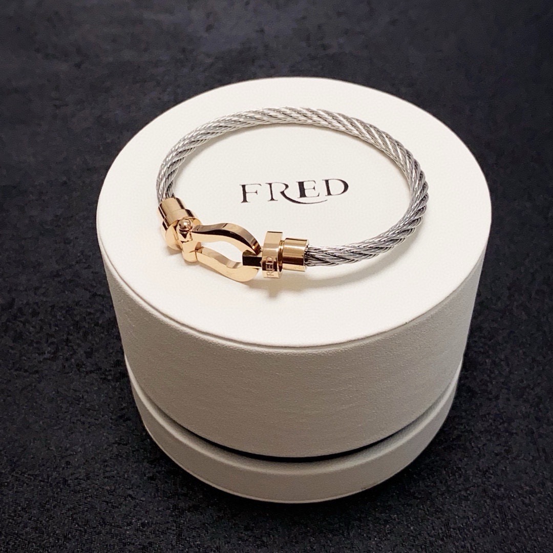 NO:923254,Hot new product release: Fred Horseshoe Buckle unisex high quality rose gold buckle head bracelet!  High-end customized high-end fashionable and exquisite FORCE series bracelets from big brands ~ Seiko gold micro-plated 18k gold craftsmanship horseshoe buckle bracelet!  The effect is very versatile. Internet celebrity, a must-have item for fashionistas. Rose gold buckle for men and women, 17cm and 19cm, boutique jewelry, bracelet, bracelet19860909新品发布火爆费雷德 Fred 马蹄扣中性款高品质玫瑰金扣头手链手镯！大牌 时尚 精致FORCE 系列手链高端定制～亚金微电镀18k金工艺 精工马蹄扣头手镯！上手效果非常百搭 网红达人 时尚一族必备单品 玫瑰金扣头男女情侣款17cm和19cm,饰品精品,bracelet,bracelet,Jewelry