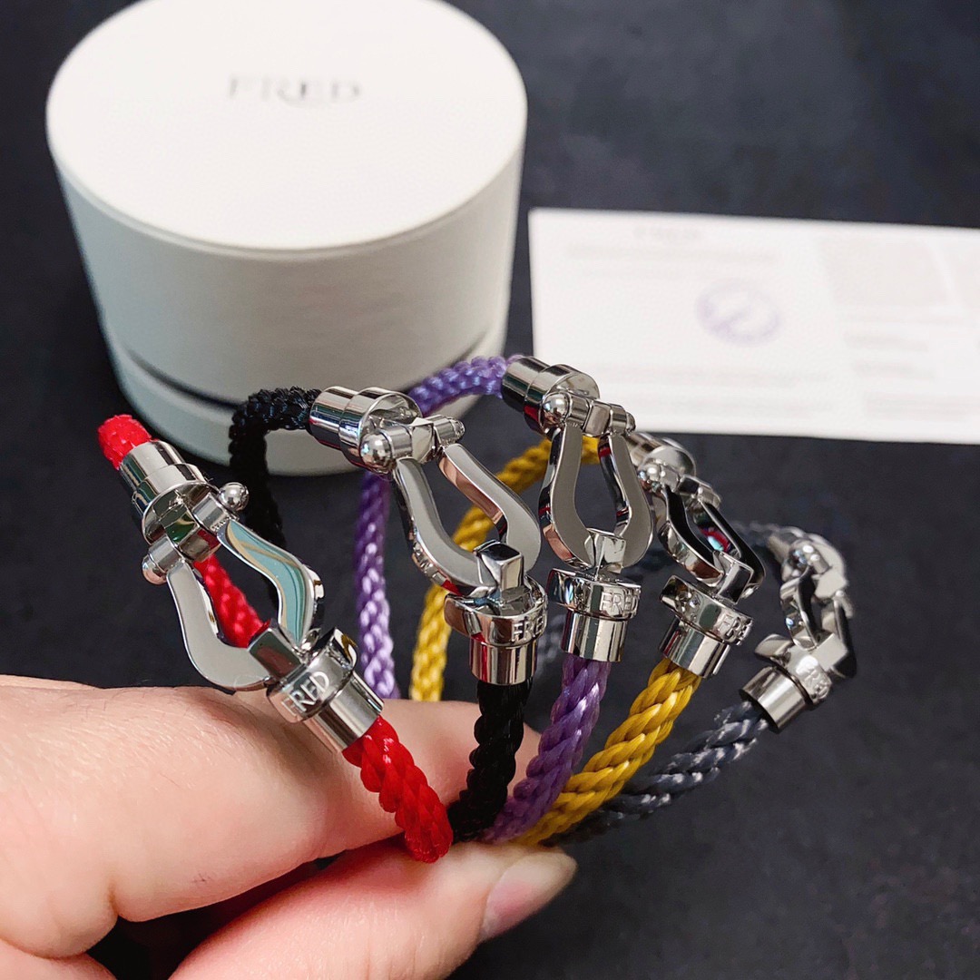 NO:923273,The new model is hot on the market. Fred Fred's horse hoof ordinary style bracelet. Fred Feiden's high-end customization. Exclusive launch. Top-notch and very cost-effective. Nylon rope with imported buckle, stainless steel and color retention. There is almost no chance of collision. Fried chicken is good-looking and versatile. Simple and nice. Unisex size 17cm and 19cm. Two sizes for men and women, fine jewelry, bracelet.19860909新款火爆上市 fred费雷德马蹄普通款手镯 Fred斐登高端定制 独家首发 顶级性价比很高 尼龙绳搭配进口扣头精钢保色撞款几率几乎没有 炒鸡好看百搭 简单nice 中性款码数17cm和19cm 两个号男女情侣款,饰品精品,bracelet,Jewelry