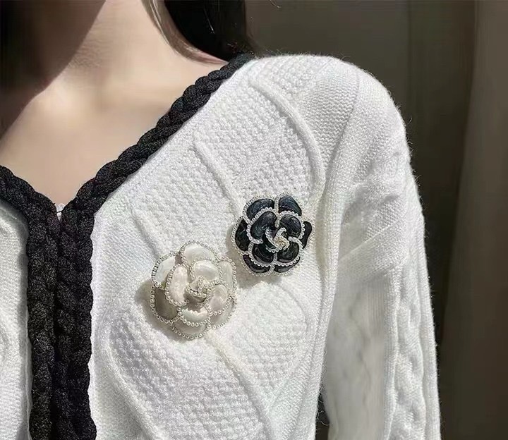 Chanel Camellia brooch Gold-tone metal with off-white enamel and faux pearl beading silver-tone metal with black enamel and faux pearl beading 4cm diameter