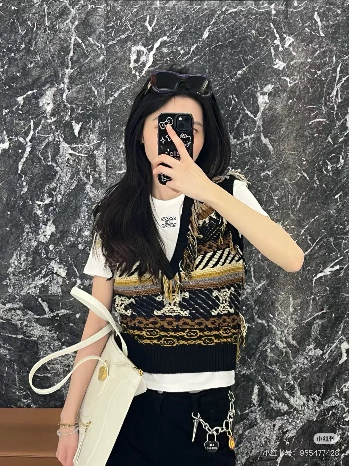 NO:713487,Model No. G26011784 CELIN* Celin's new high-end customized heavy-duty tassel craft mixed-color braided Arc de Triomphe logo slim-fit vest sleeveless knitted vest top!  (M size bust 84, length 51),,celine,19860909款号G26011784 CELIN*思琳新款 高端定制重工流苏工艺混色编织凯旋门logo修身显瘦马甲无袖针织背心上衣！（M码胸围84,衣长51）,,celine,,Women's clothing