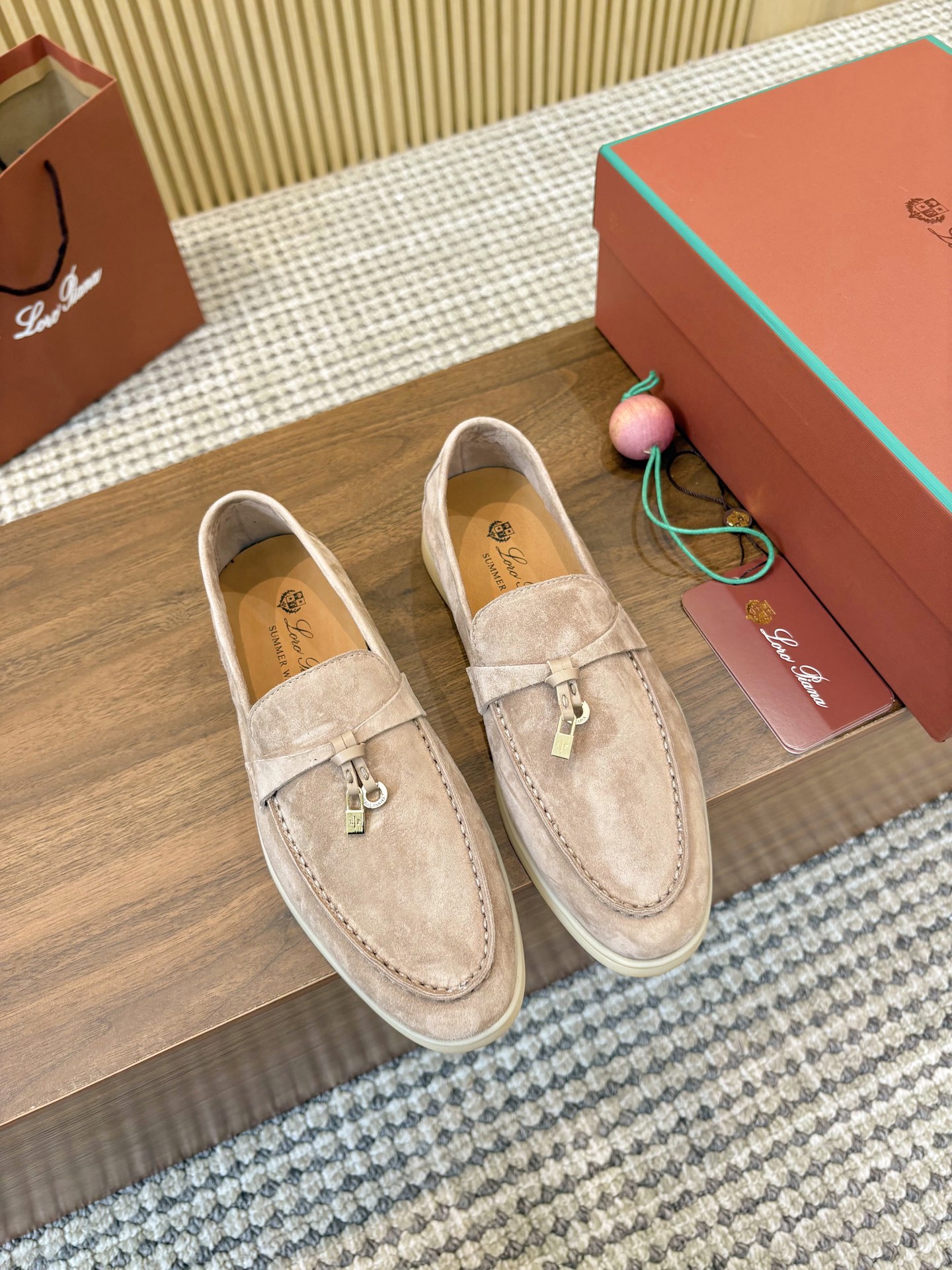 NO:926249,LP classic loafers, 35-40 (customized at 41.42). Factory based on quantity and price. (No negotiation), loafers, loro piana, loafers19860909LP经典乐福鞋,35-40（41.42定制）.跑量价工厂.（不议价）,乐福鞋,loro piana,loafers,Women's Shoes