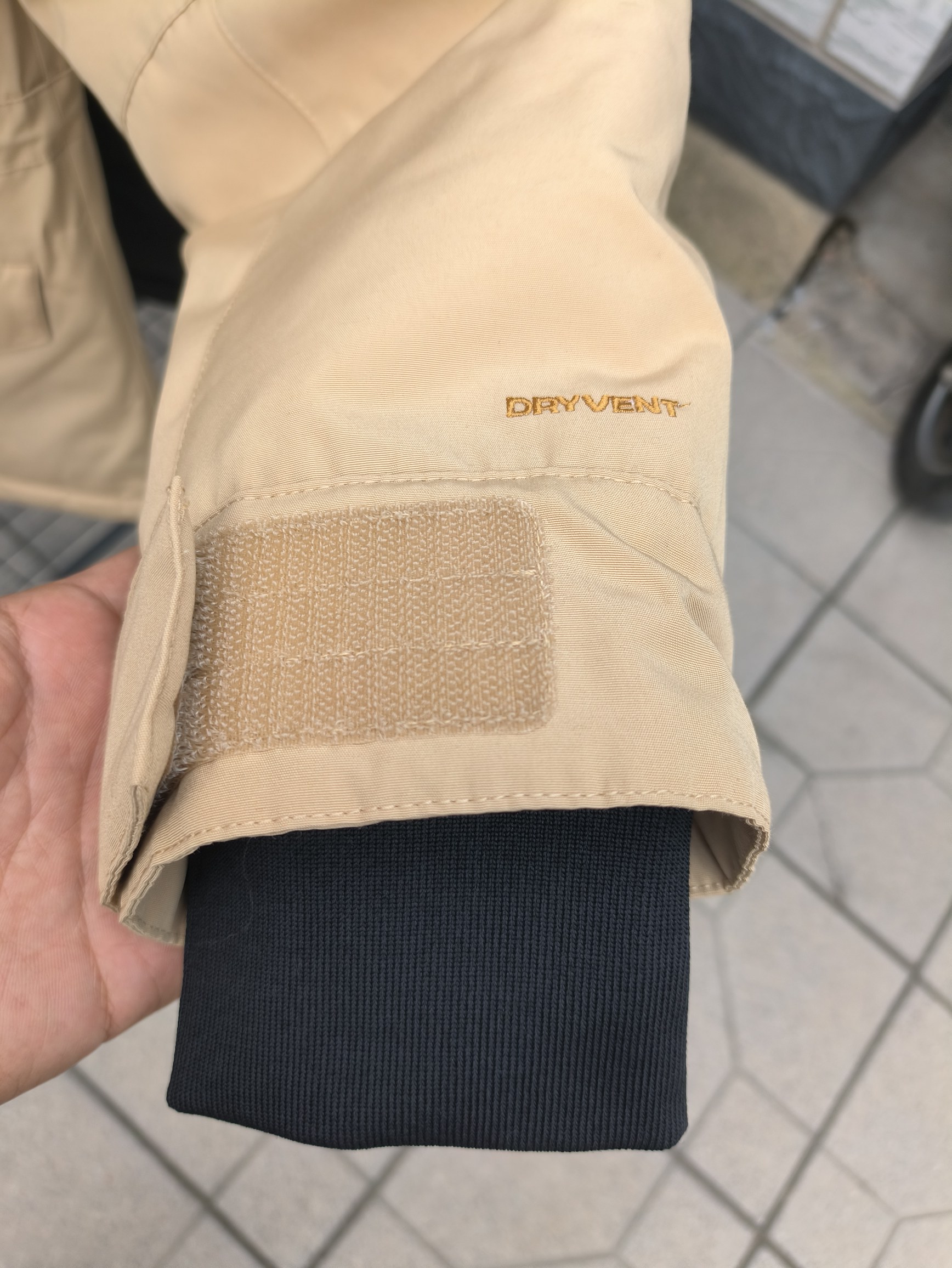The North Face Arctic Series: Thickened raccoon fur collar, 90% white duck down fill. Colors: Black, Yellow. Sizes: S-2XL.-Big cat