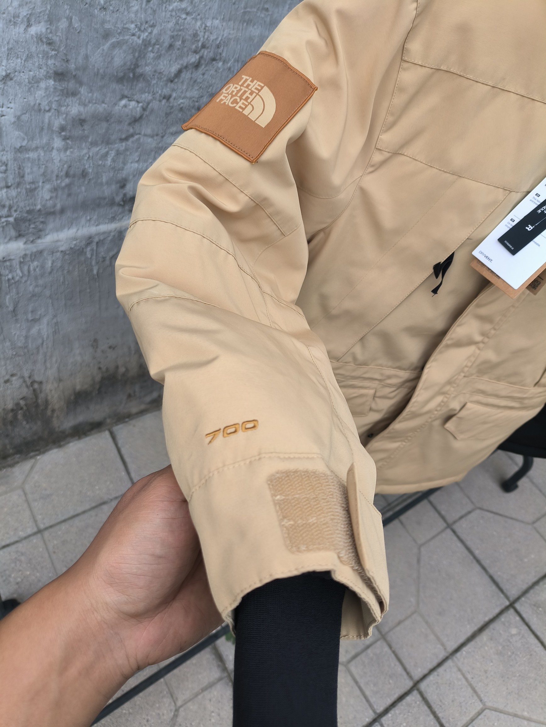 The North Face Arctic Series: Thickened raccoon fur collar, 90% white duck down fill. Colors: Black, Yellow. Sizes: S-2XL.-Big cat