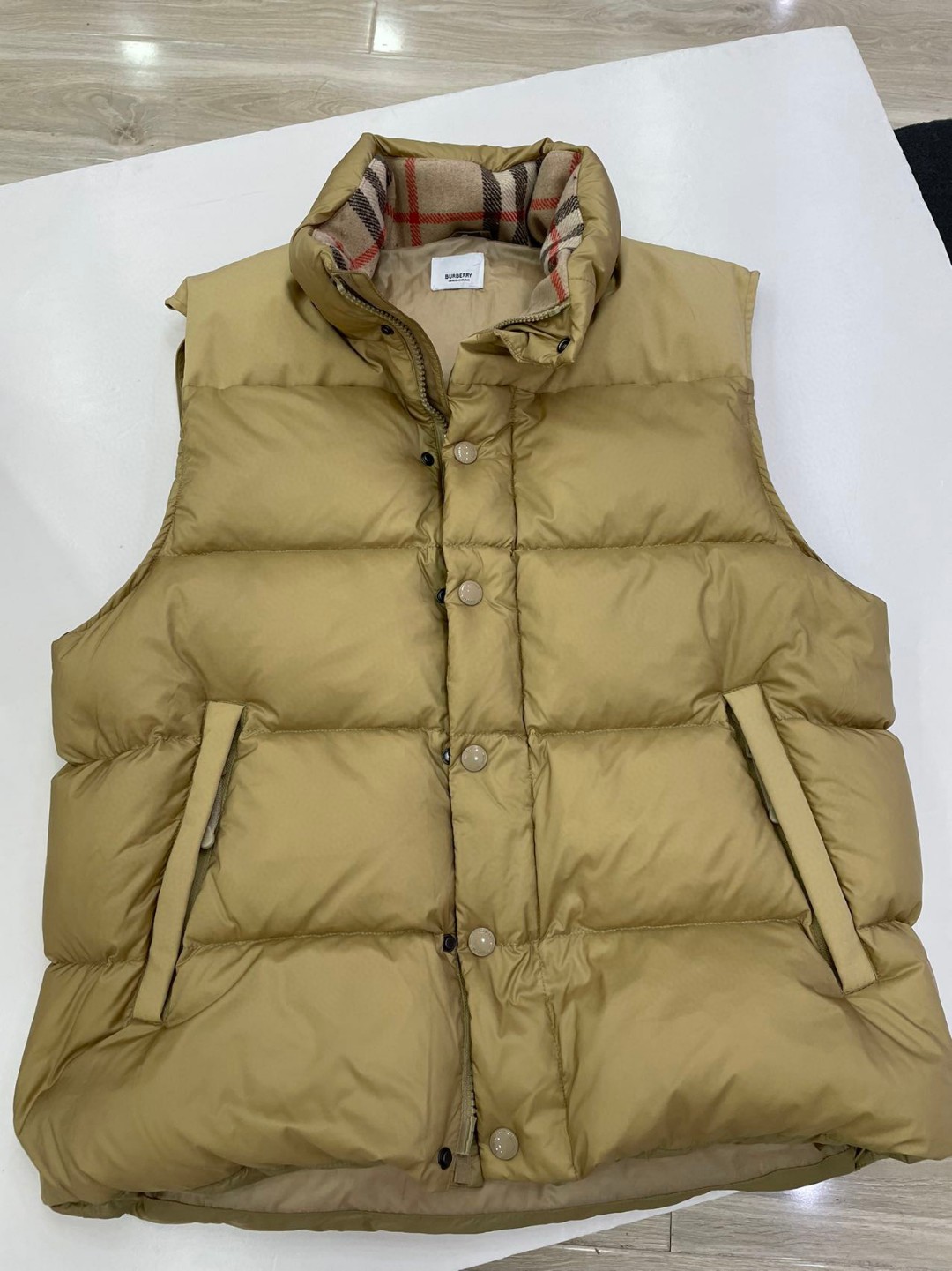 BURBERRY hooded down jacket with detachable sleeves, color-blocked, 95% goose down. Fits up to 240kg without bulk.-Big cat