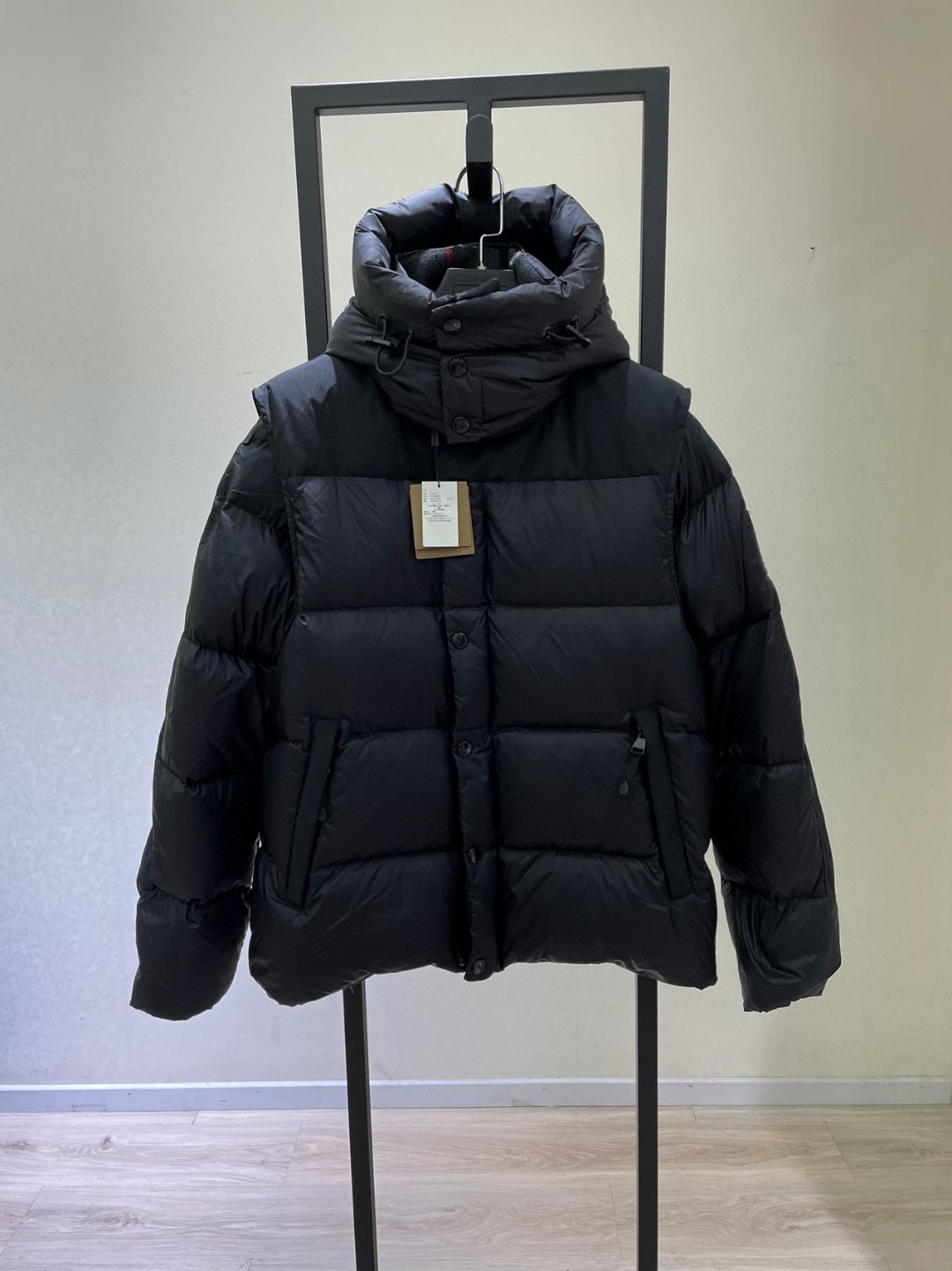BURBERRY hooded down jacket with detachable sleeves, color-blocked, 95% goose down. Fits up to 240kg without bulk.-Big cat