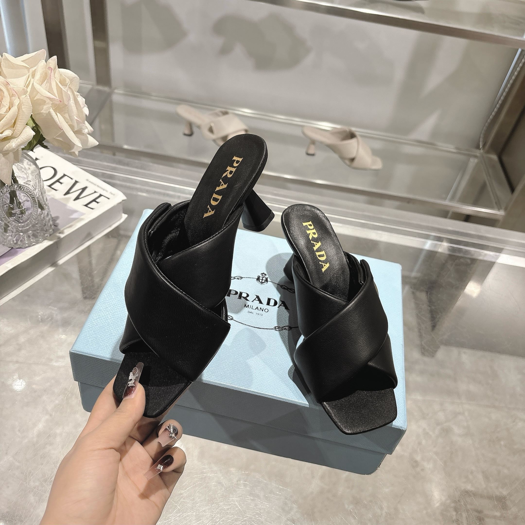 Prada New Sandals: Soft Face, Sheepskin Inside, Real Leather Bottom – Sizes 35-40 (Custom 41) - 图片 4