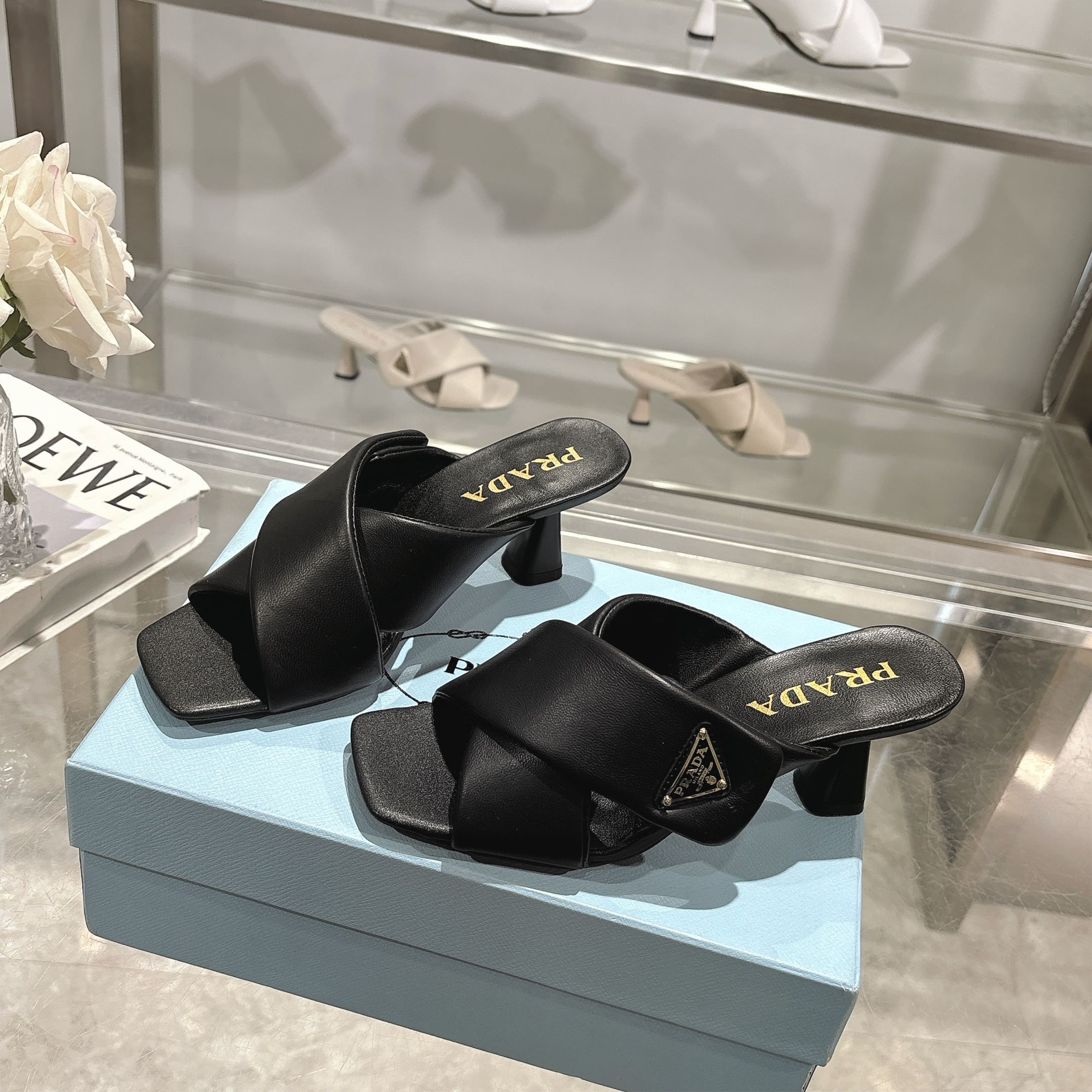 Prada New Sandals: Soft Face, Sheepskin Inside, Real Leather Bottom – Sizes 35-40 (Custom 41) - 图片 3
