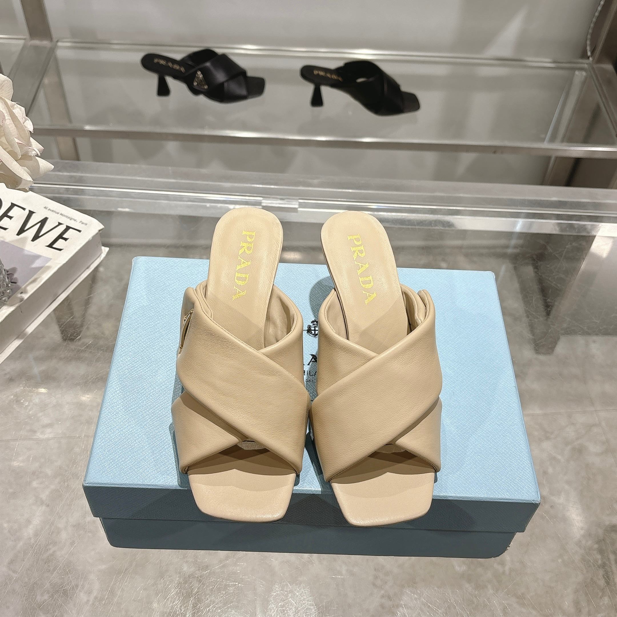 Prada Sheepskin Sandals: Soft Face, Real Skin Bottom, Size 35-40 (Custom 41) – Fabricated Details - 图片 1
