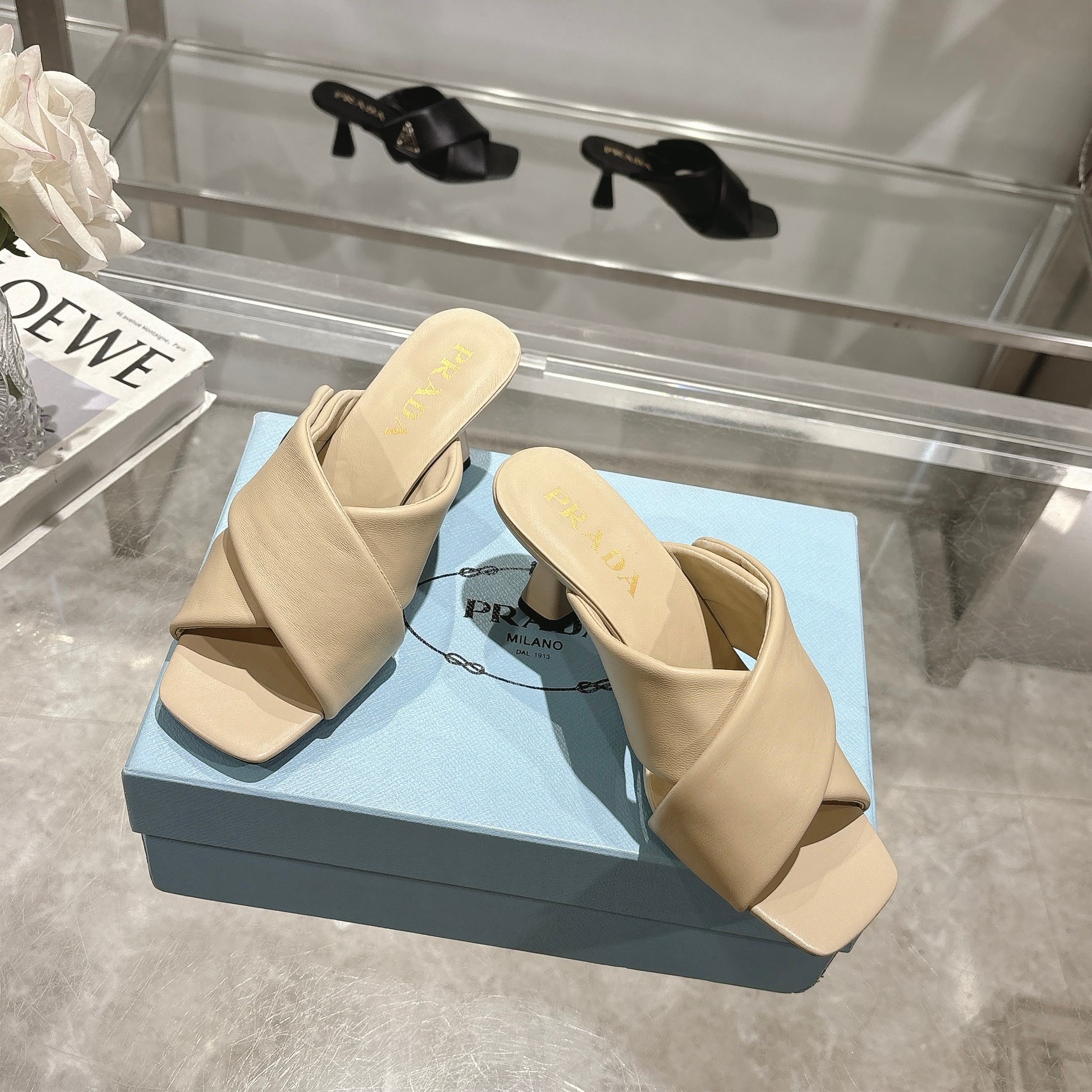 Prada Sheepskin Sandals: Soft Face, Real Skin Bottom, Size 35-40 (Custom 41) – Fabricated Details - 图片 2
