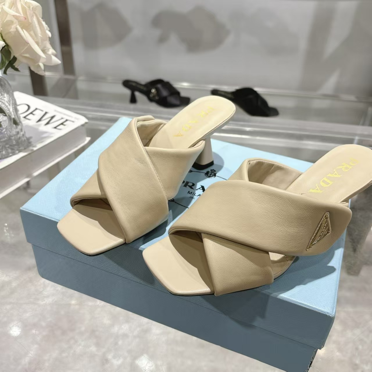Prada Sheepskin Sandals: Soft Face, Real Skin Bottom, Size 35-40 (Custom 41) – Fabricated Details - 图片 6