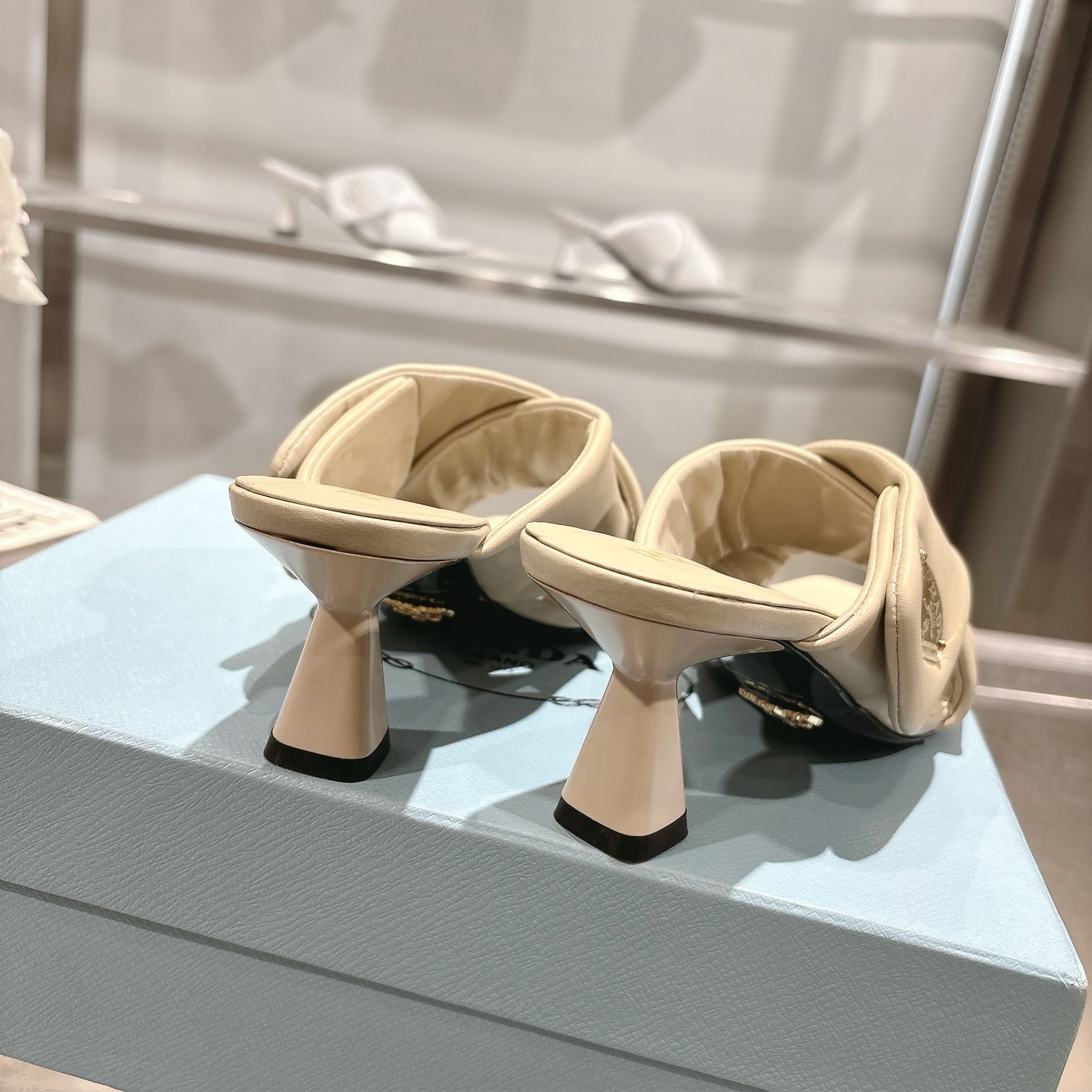 Prada Sheepskin Sandals: Soft Face, Real Skin Bottom, Size 35-40 (Custom 41) – Fabricated Details - 图片 7