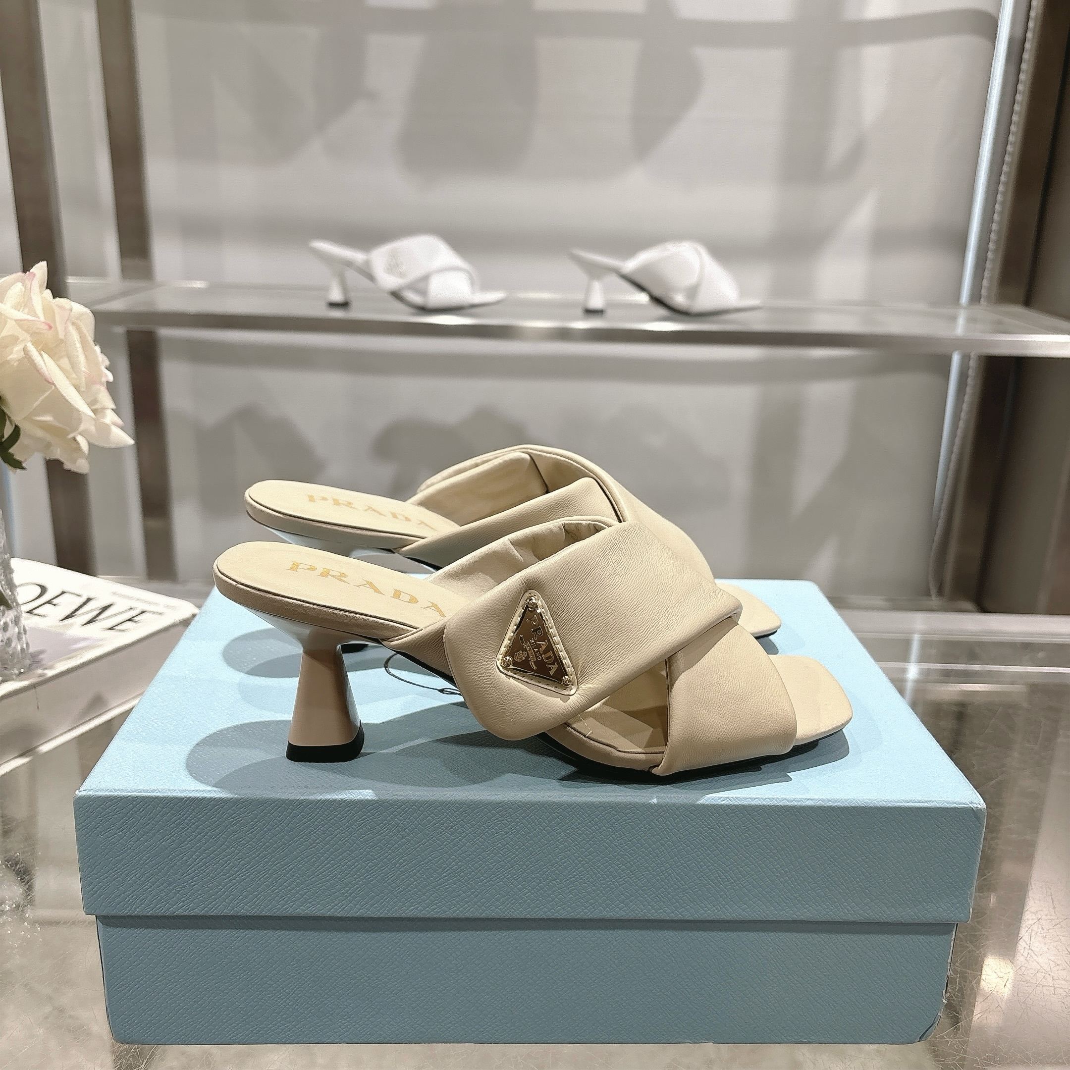 Prada Sheepskin Sandals: Soft Face, Real Skin Bottom, Size 35-40 (Custom 41) – Fabricated Details - 图片 5