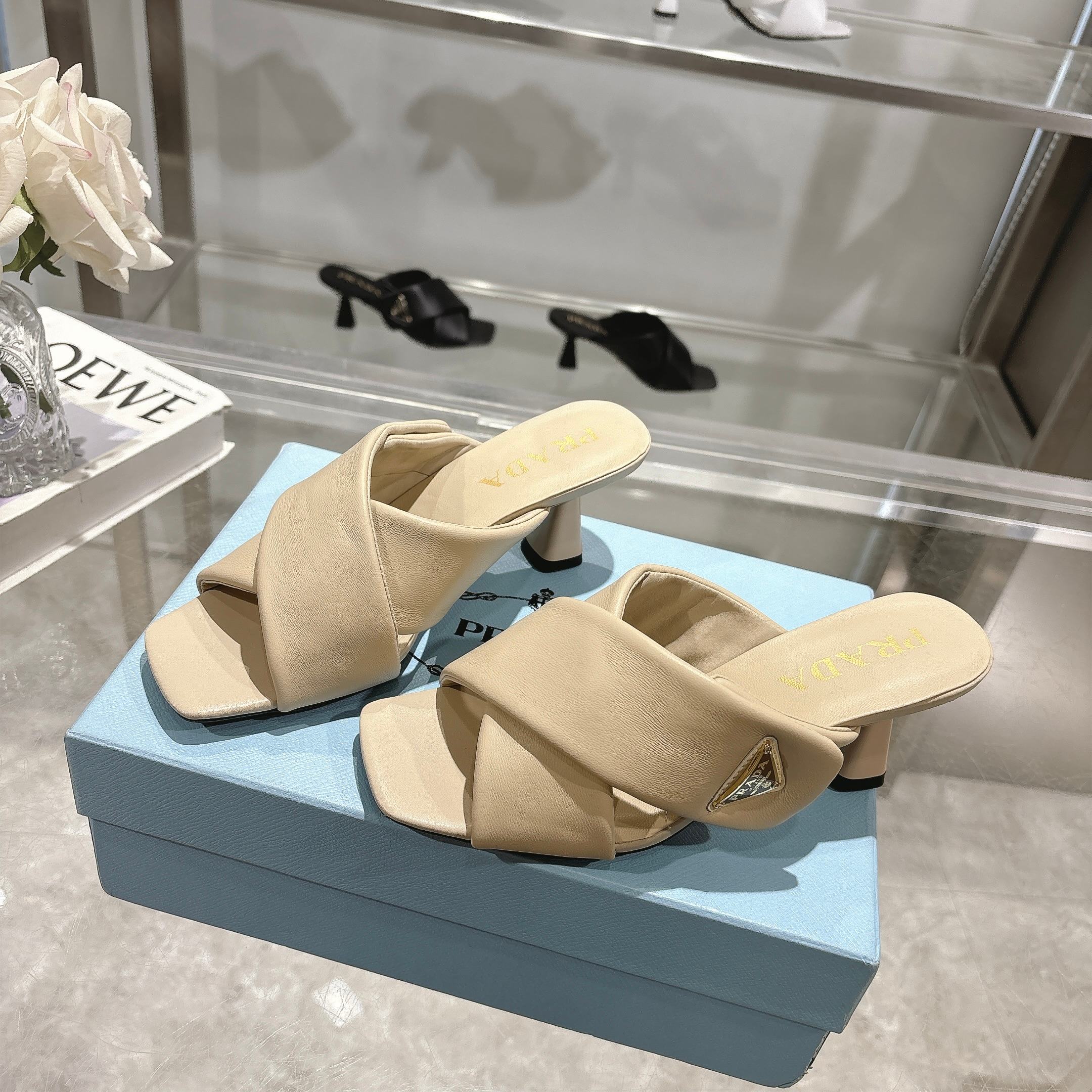 Prada Sheepskin Sandals: Soft Face, Real Skin Bottom, Size 35-40 (Custom 41) – Fabricated Details - 图片 8