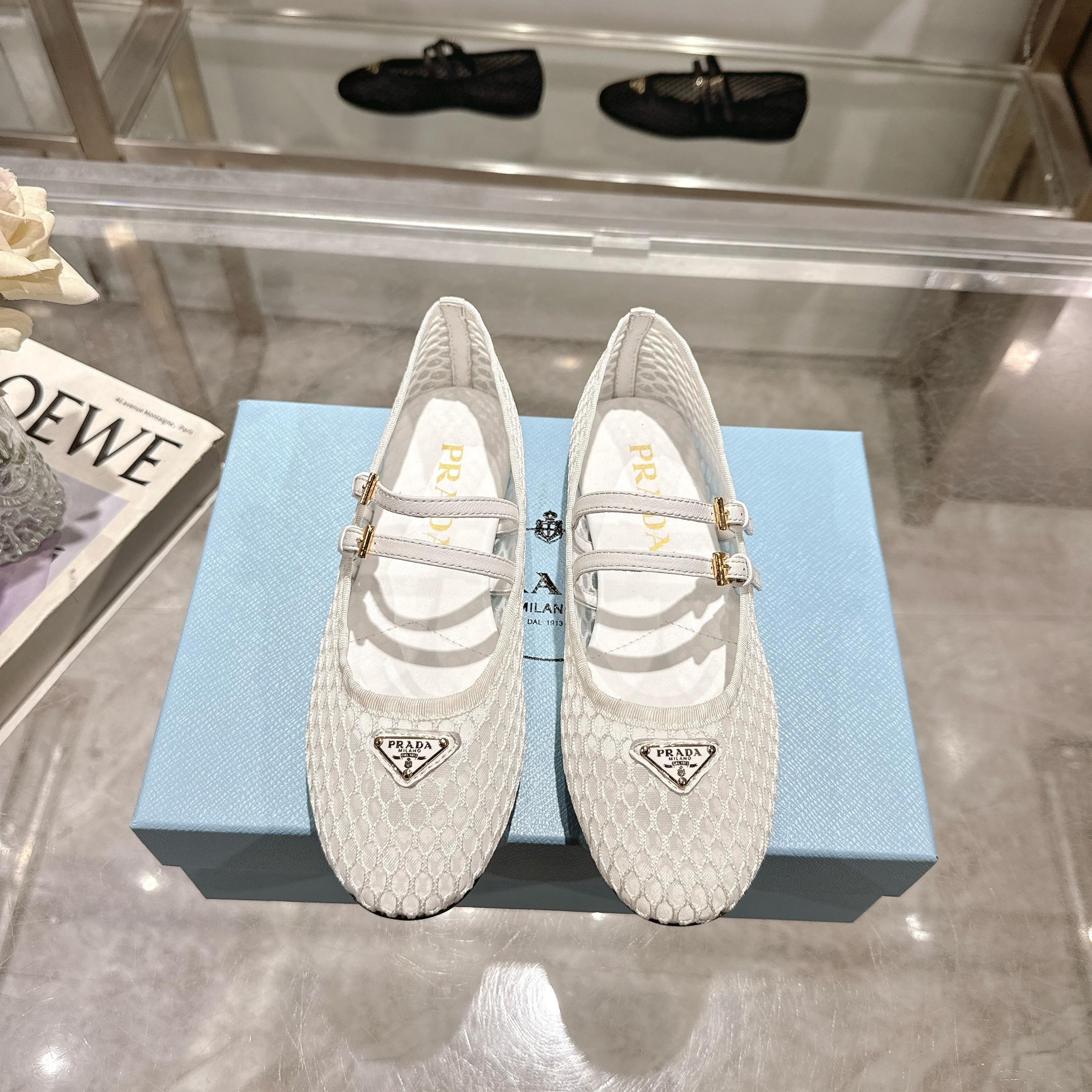 Prada Sheepskin Sandals with Rubber Sole in Sizes 35-40: NetInside Review - 图片 1