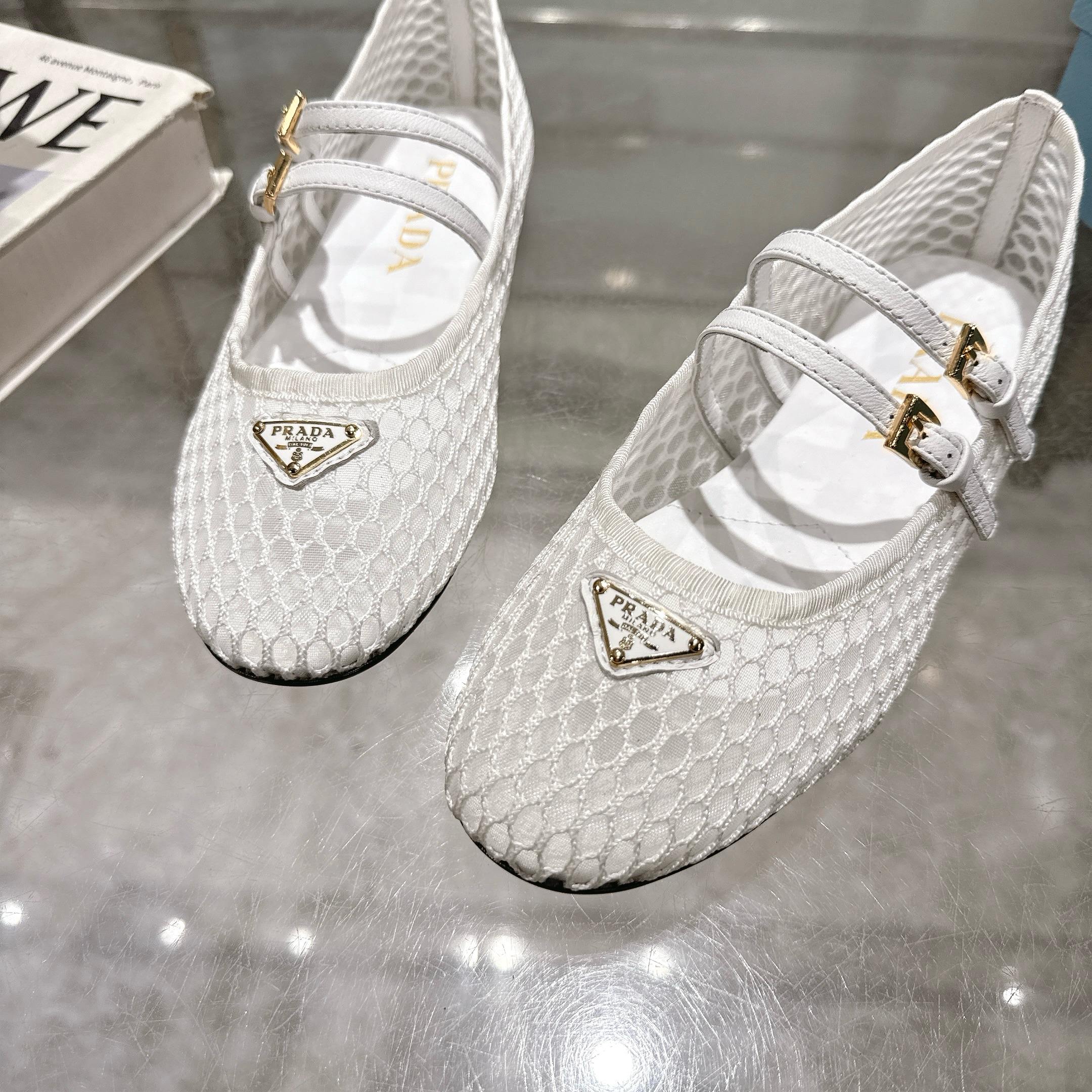 Prada Sheepskin Sandals with Rubber Sole in Sizes 35-40: NetInside Review - 图片 3