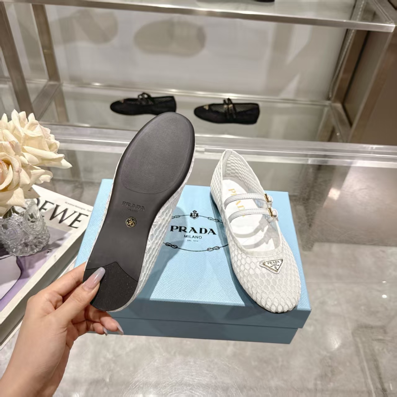 Prada Sheepskin Sandals with Rubber Sole in Sizes 35-40: NetInside Review - 图片 7